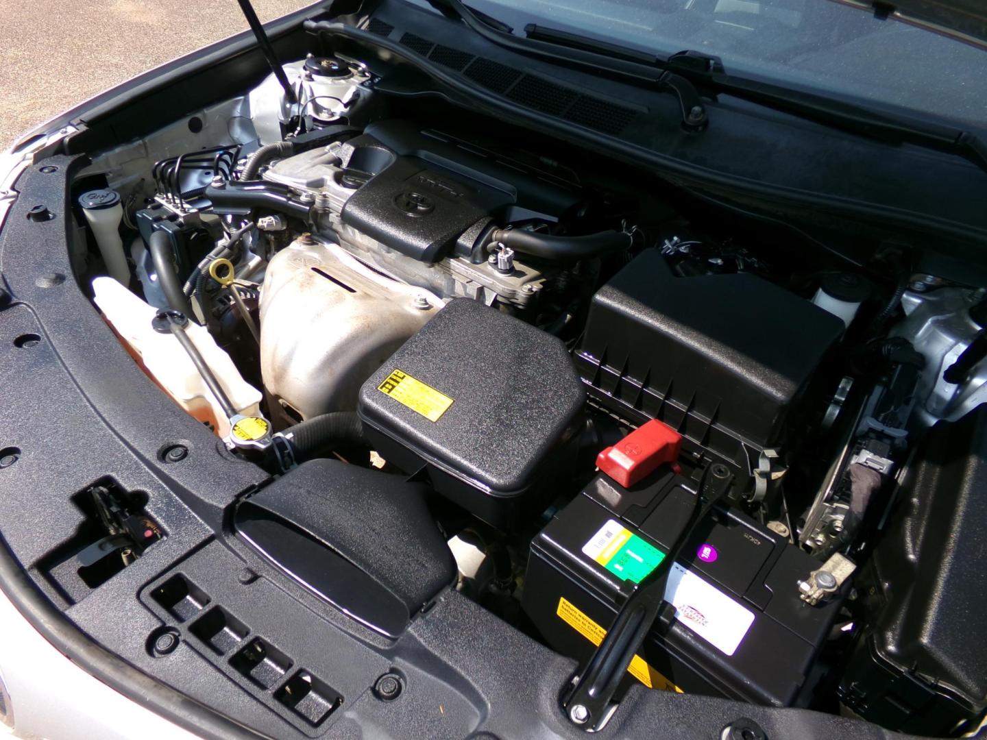 2014 Silver /Black Toyota Camry SE (4T1BF1FK5EU) with an 2.5L L4 DOHC 16V engine, 6-Speed Automatic transmission, located at 401 First NE, Bearden, AR, 71720, (870) 687-3414, 33.726528, -92.611519 - Photo#5