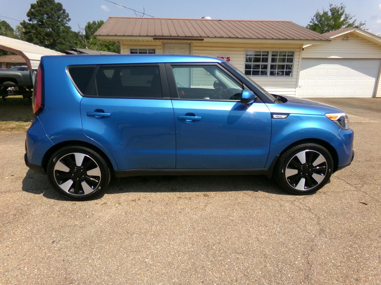 2016 Carribean Blue Metallic /Black Kia Soul + (KNDJP3A50G7) with an 2.0L L4 DOHC 16V engine, 6A transmission, located at 401 First NE, Bearden, AR, 71720, (870) 687-3414, 33.726528, -92.611519 - Photo#1