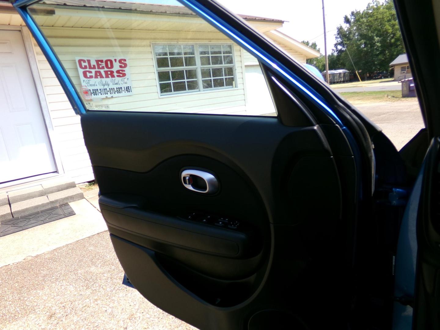 2016 Carribean Blue Metallic /Black Kia Soul + (KNDJP3A50G7) with an 2.0L L4 DOHC 16V engine, 6A transmission, located at 401 First NE, Bearden, AR, 71720, (870) 687-3414, 33.726528, -92.611519 - Photo#6