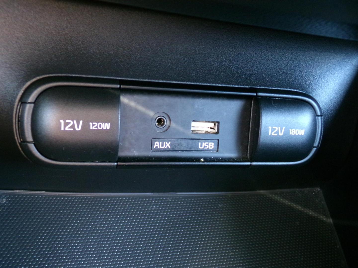 2016 Carribean Blue Metallic /Black Kia Soul + (KNDJP3A50G7) with an 2.0L L4 DOHC 16V engine, 6A transmission, located at 401 First NE, Bearden, AR, 71720, (870) 687-3414, 33.726528, -92.611519 - Photo#11