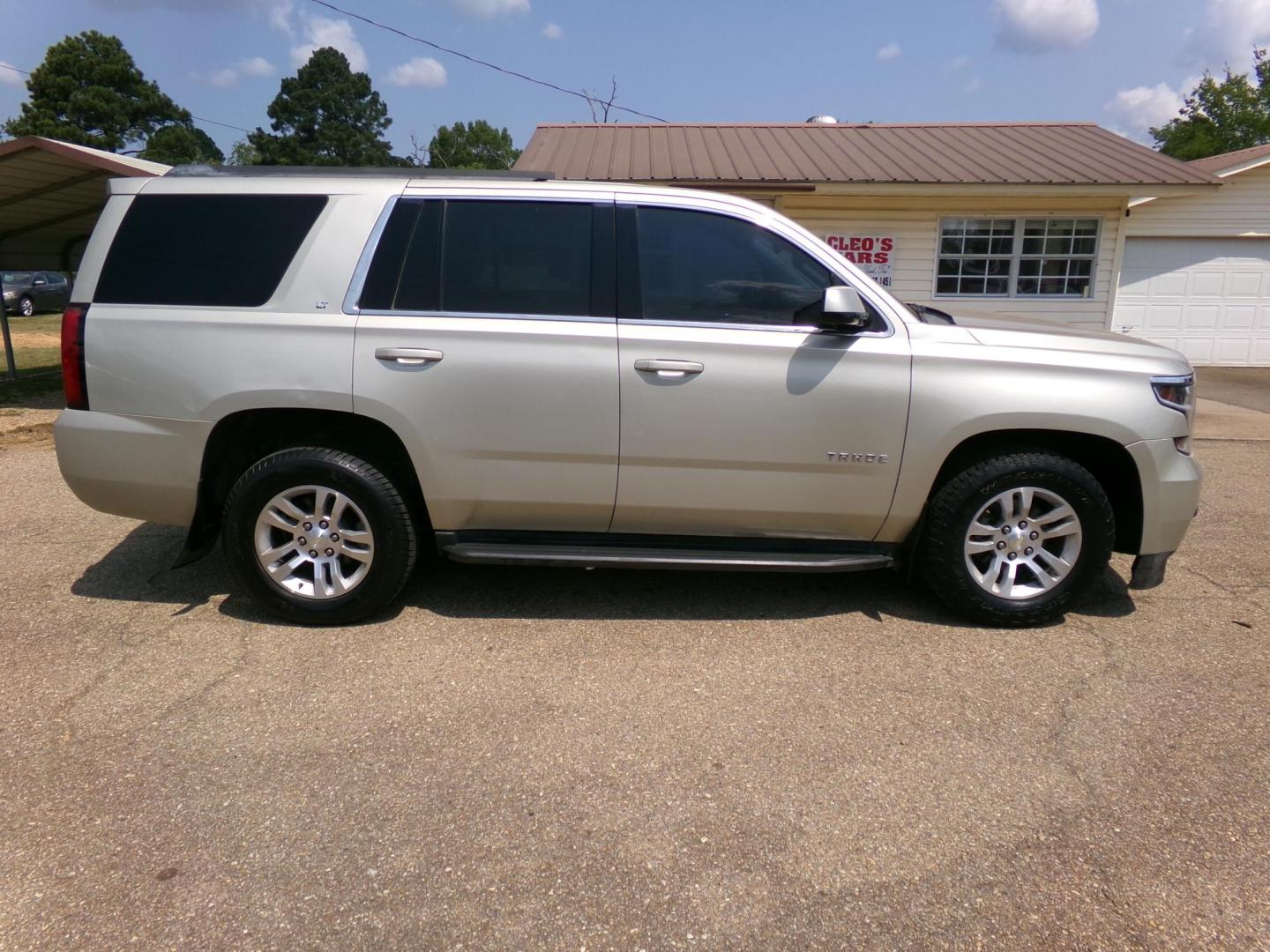 2016 Gold Mist /Black Chevrolet Tahoe LT 4WD (1GNSKBKC2GR) with an 5.3L V8 OHV 16V engine, 6A transmission, located at 401 First NE, Bearden, AR, 71720, (870) 687-3414, 33.726528, -92.611519 - Photo#1