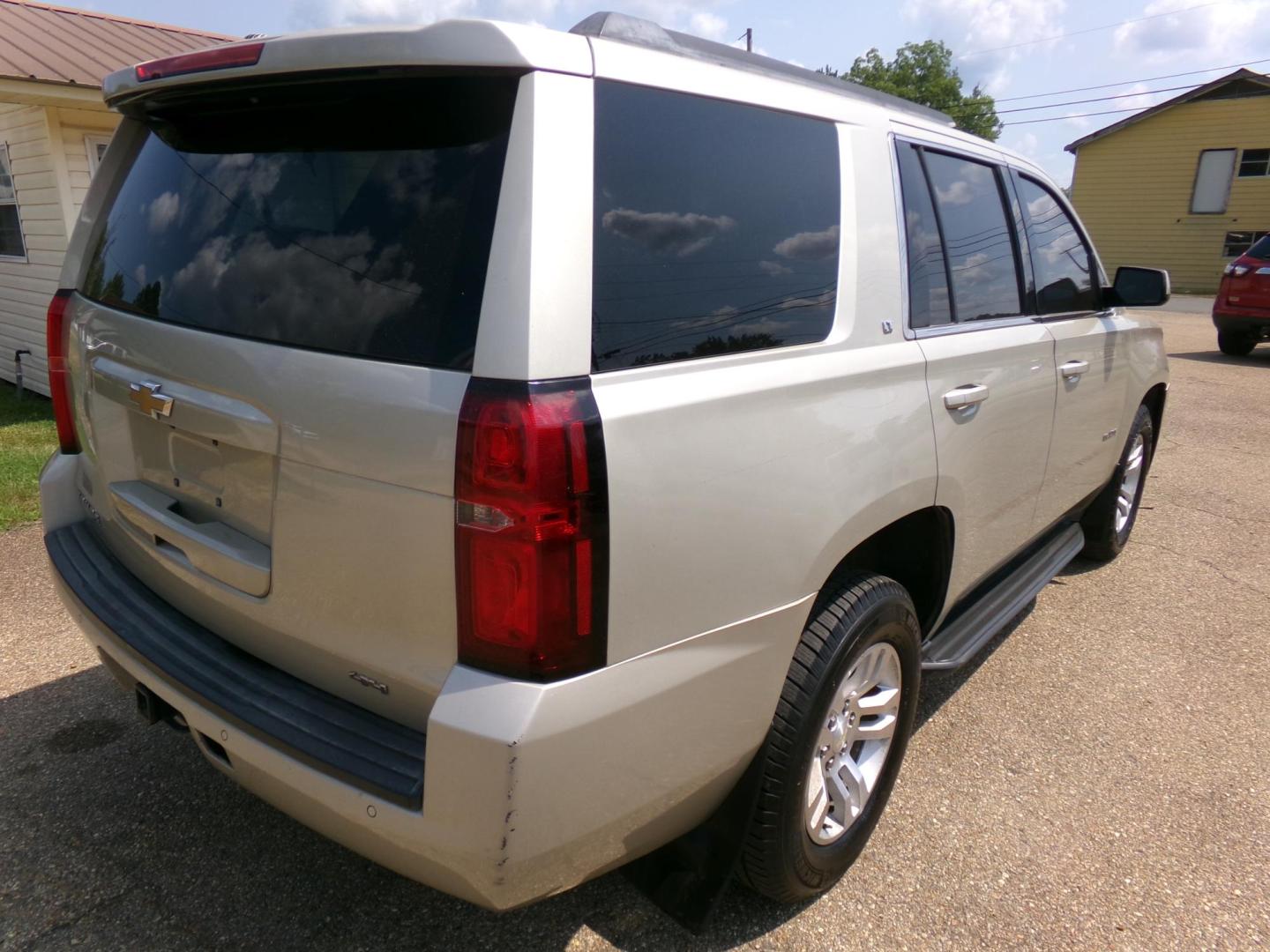 2016 Gold Mist /Black Chevrolet Tahoe LT 4WD (1GNSKBKC2GR) with an 5.3L V8 OHV 16V engine, 6A transmission, located at 401 First NE, Bearden, AR, 71720, (870) 687-3414, 33.726528, -92.611519 - Photo#2