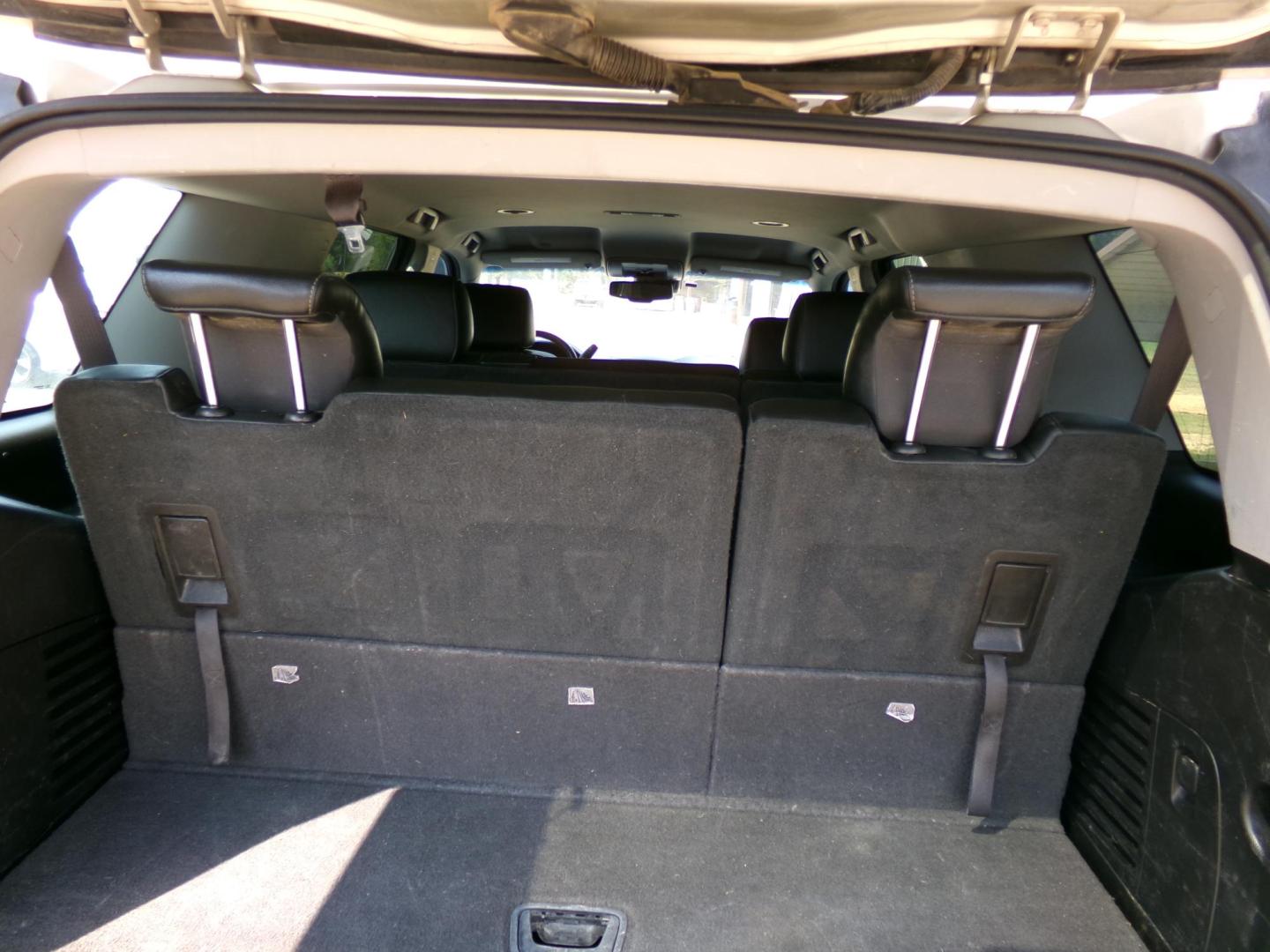2016 Gold Mist /Black Chevrolet Tahoe LT 4WD (1GNSKBKC2GR) with an 5.3L V8 OHV 16V engine, 6A transmission, located at 401 First NE, Bearden, AR, 71720, (870) 687-3414, 33.726528, -92.611519 - Photo#3