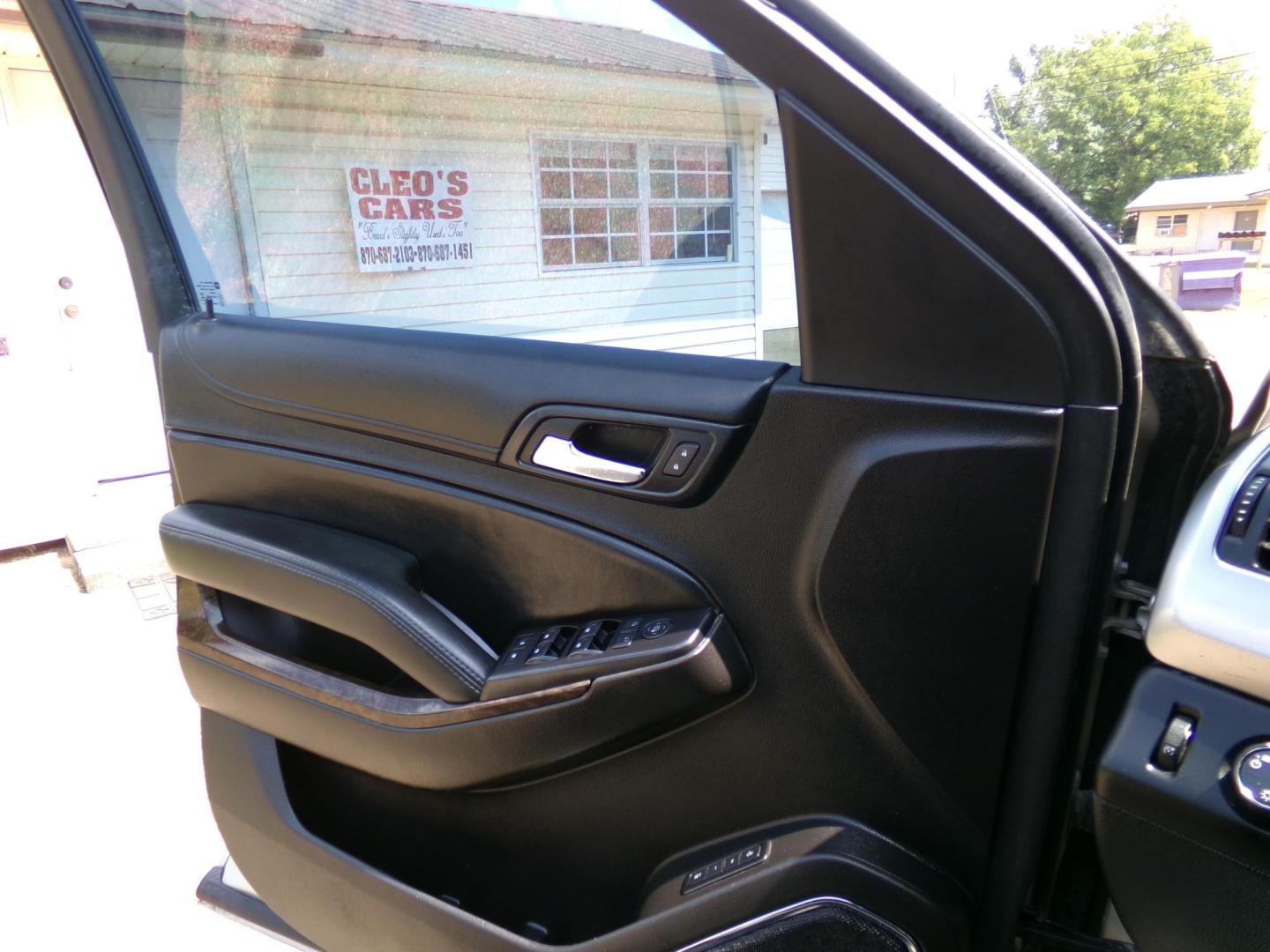 2016 Gold Mist /Black Chevrolet Tahoe LT 4WD (1GNSKBKC2GR) with an 5.3L V8 OHV 16V engine, 6A transmission, located at 401 First NE, Bearden, AR, 71720, (870) 687-3414, 33.726528, -92.611519 - Photo#7