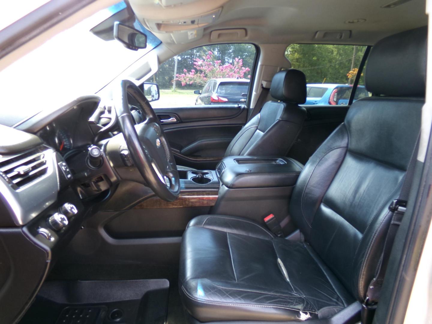 2016 Gold Mist /Black Chevrolet Tahoe LT 4WD (1GNSKBKC2GR) with an 5.3L V8 OHV 16V engine, 6A transmission, located at 401 First NE, Bearden, AR, 71720, (870) 687-3414, 33.726528, -92.611519 - Photo#8