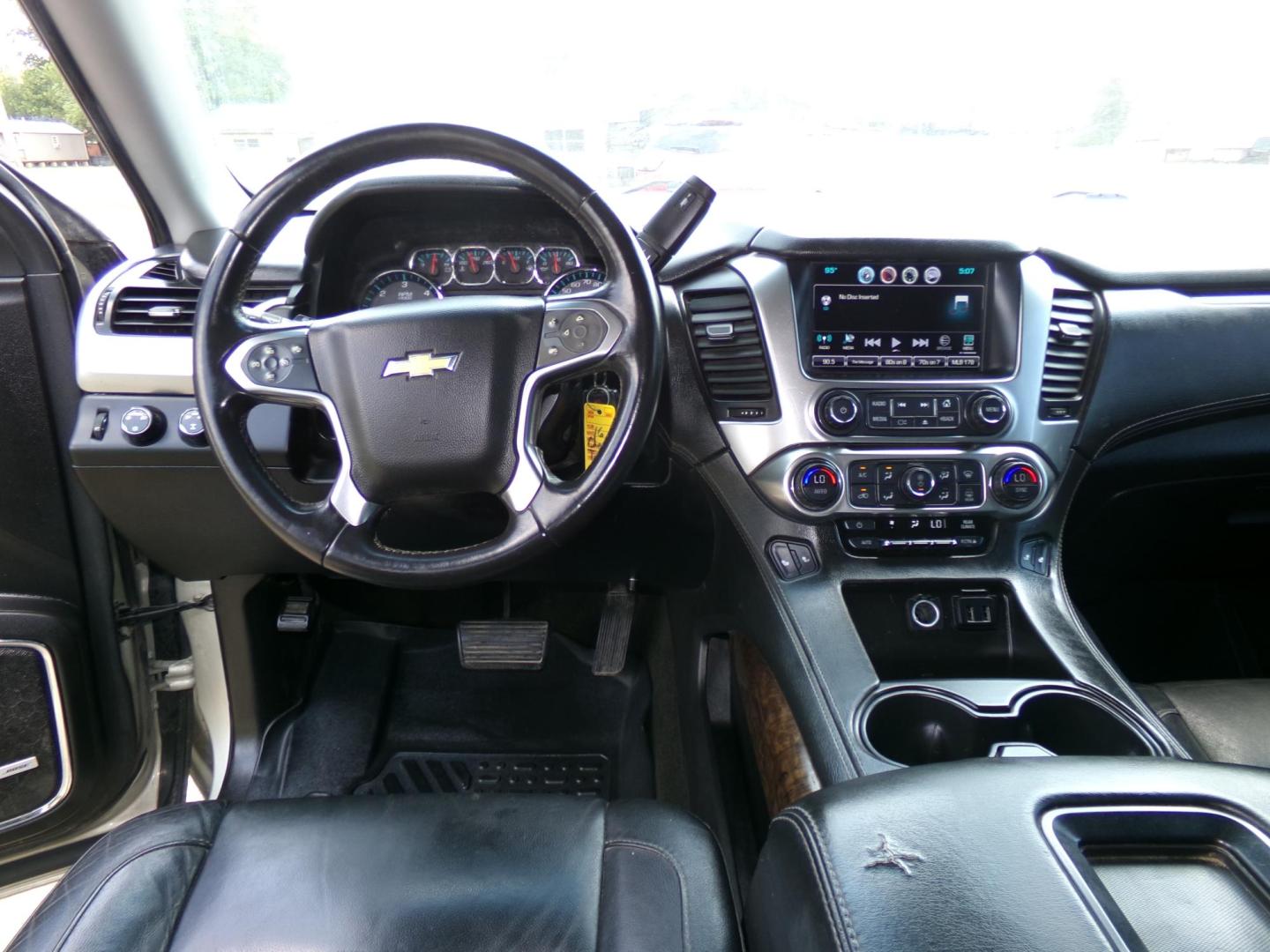2016 Gold Mist /Black Chevrolet Tahoe LT 4WD (1GNSKBKC2GR) with an 5.3L V8 OHV 16V engine, 6A transmission, located at 401 First NE, Bearden, AR, 71720, (870) 687-3414, 33.726528, -92.611519 - Photo#18