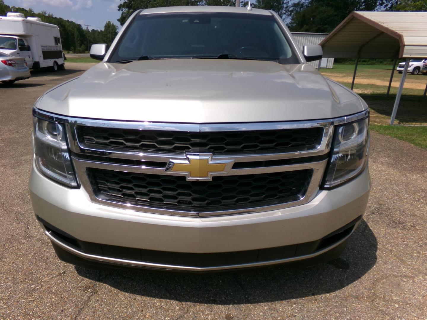 2016 Gold Mist /Black Chevrolet Tahoe LT 4WD (1GNSKBKC2GR) with an 5.3L V8 OHV 16V engine, 6A transmission, located at 401 First NE, Bearden, AR, 71720, (870) 687-3414, 33.726528, -92.611519 - Photo#21