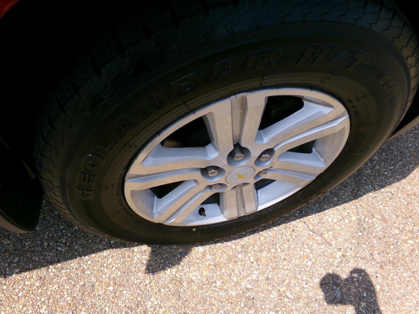 2014 Maroon /Black Chevrolet Traverse 1LT FWD (1GNKRGKD9EJ) with an 3.6L V6 DOHC 24V engine, 6-Speed Automatic transmission, located at 401 First NE, Bearden, AR, 71720, (870) 687-3414, 33.726528, -92.611519 - Photo#5