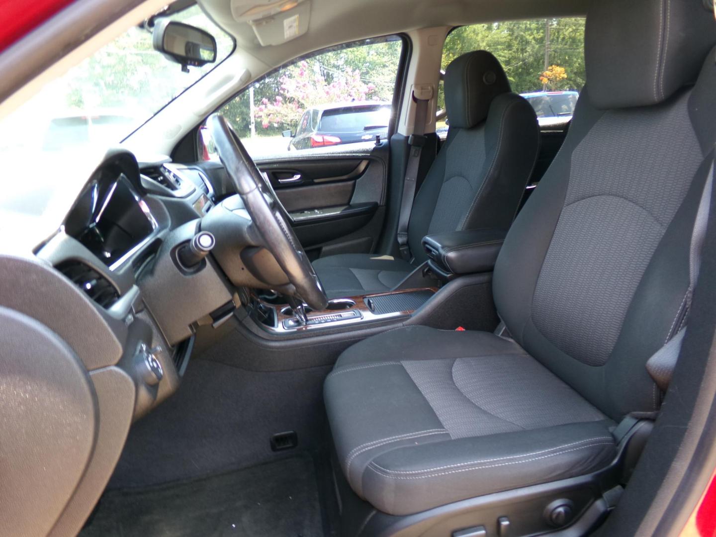 2014 Maroon /Black Chevrolet Traverse 1LT FWD (1GNKRGKD9EJ) with an 3.6L V6 DOHC 24V engine, 6-Speed Automatic transmission, located at 401 First NE, Bearden, AR, 71720, (870) 687-3414, 33.726528, -92.611519 - Photo#7
