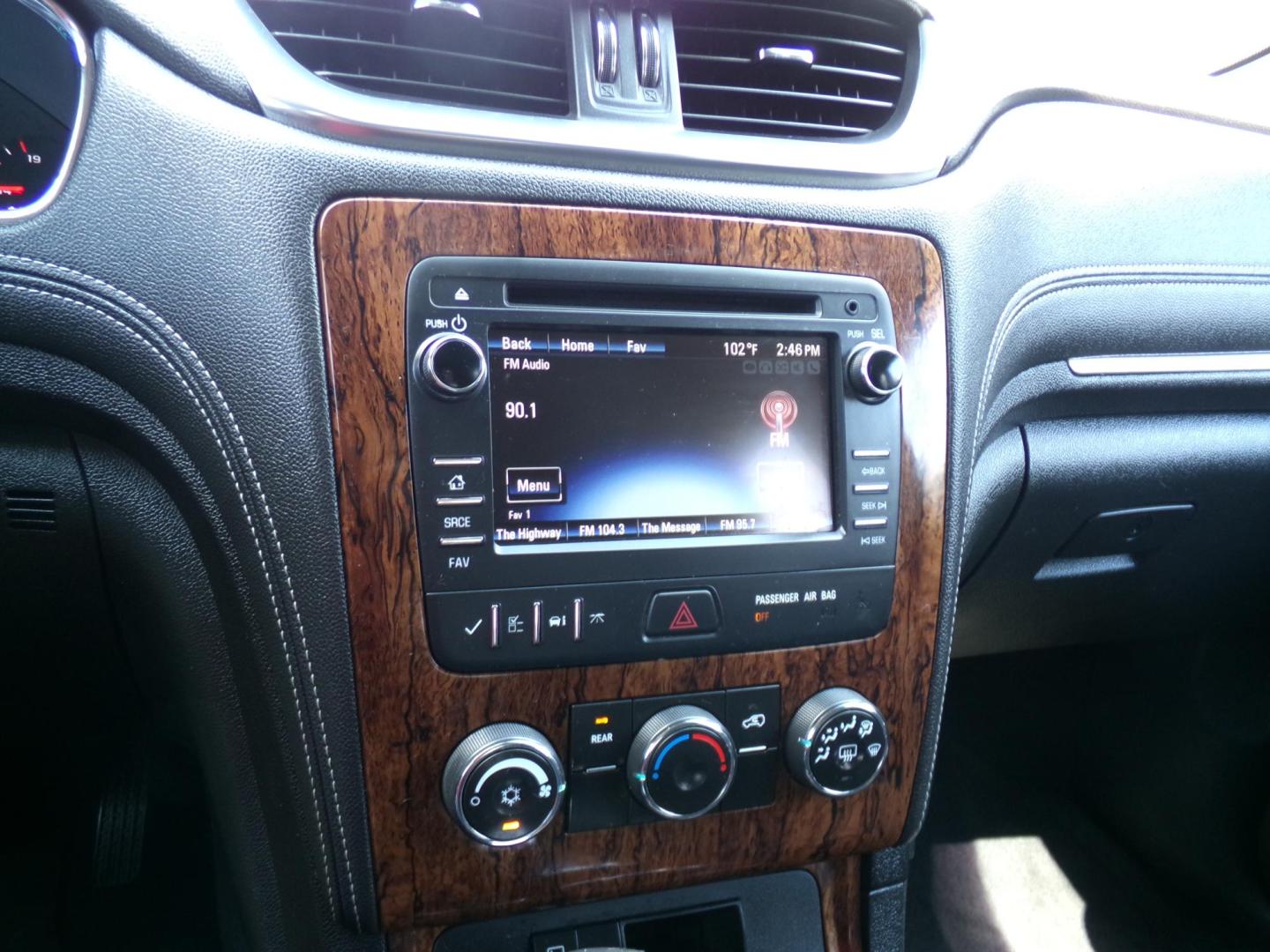 2014 Maroon /Black Chevrolet Traverse 1LT FWD (1GNKRGKD9EJ) with an 3.6L V6 DOHC 24V engine, 6-Speed Automatic transmission, located at 401 First NE, Bearden, AR, 71720, (870) 687-3414, 33.726528, -92.611519 - Photo#9
