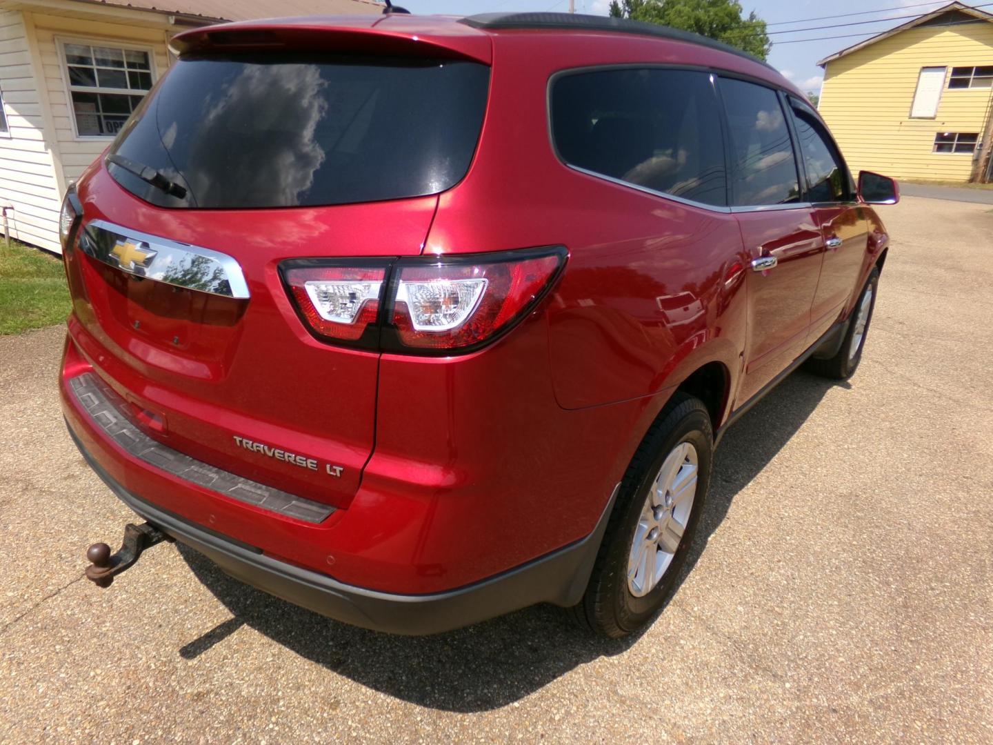 2014 Maroon /Black Chevrolet Traverse 1LT FWD (1GNKRGKD9EJ) with an 3.6L V6 DOHC 24V engine, 6-Speed Automatic transmission, located at 401 First NE, Bearden, AR, 71720, (870) 687-3414, 33.726528, -92.611519 - Photo#17