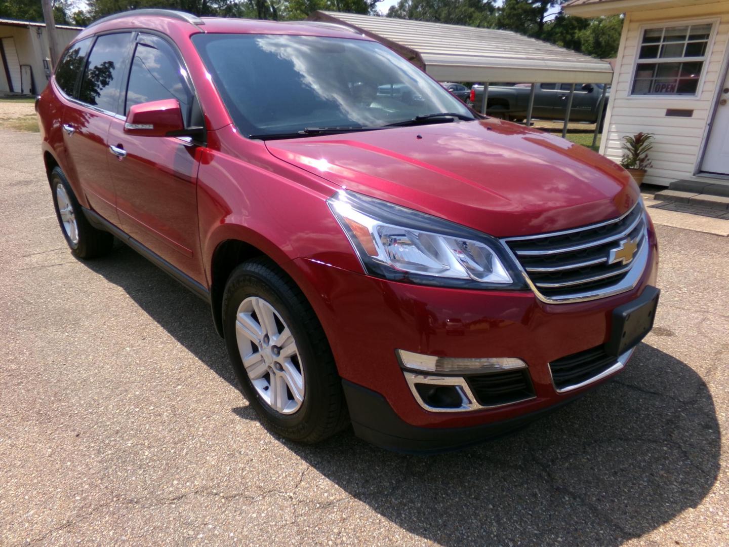 2014 Maroon /Black Chevrolet Traverse 1LT FWD (1GNKRGKD9EJ) with an 3.6L V6 DOHC 24V engine, 6-Speed Automatic transmission, located at 401 First NE, Bearden, AR, 71720, (870) 687-3414, 33.726528, -92.611519 - Photo#20