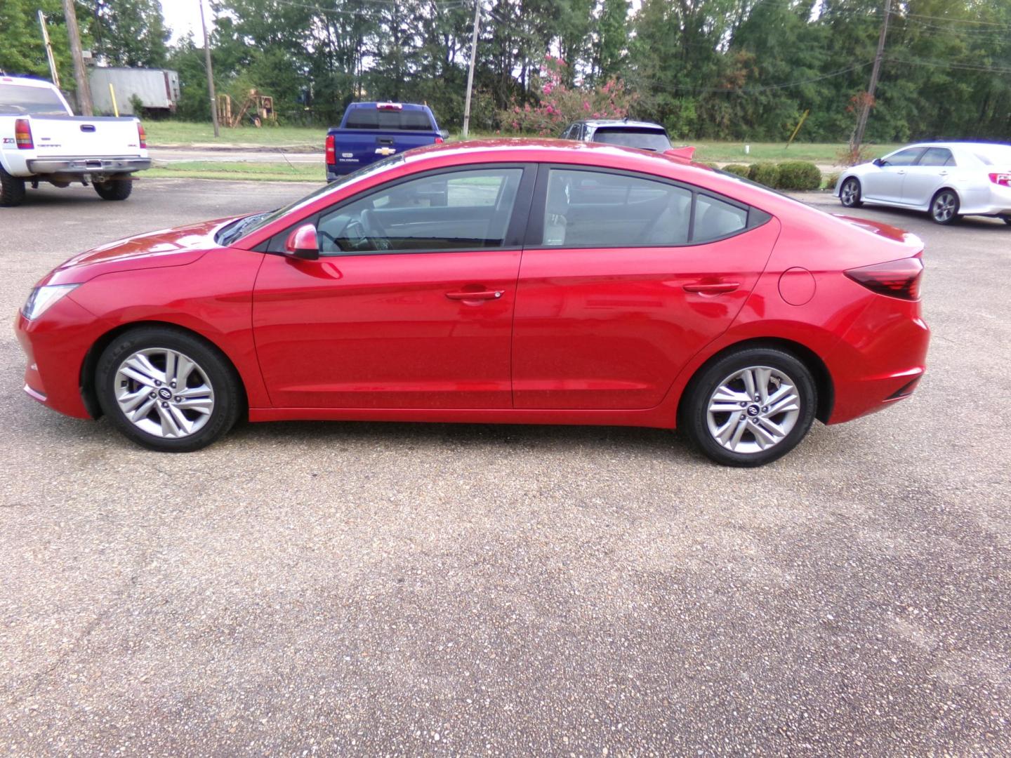 2020 Calypso Red Metallic /Black Hyundai Elantra Limited (5NPD84LF2LH) with an 1.8L L4 DOHC 16V engine, 6A transmission, located at 401 First NE, Bearden, AR, 71720, (870) 687-3414, 33.726528, -92.611519 - Photo#1