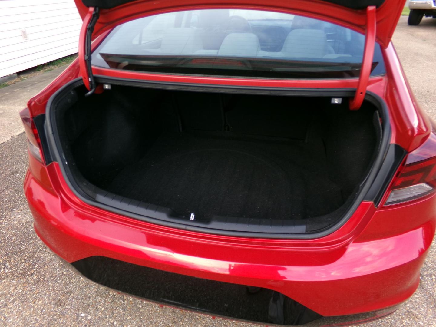 2020 Calypso Red Metallic /Black Hyundai Elantra Limited (5NPD84LF2LH) with an 1.8L L4 DOHC 16V engine, 6A transmission, located at 401 First NE, Bearden, AR, 71720, (870) 687-3414, 33.726528, -92.611519 - Photo#3