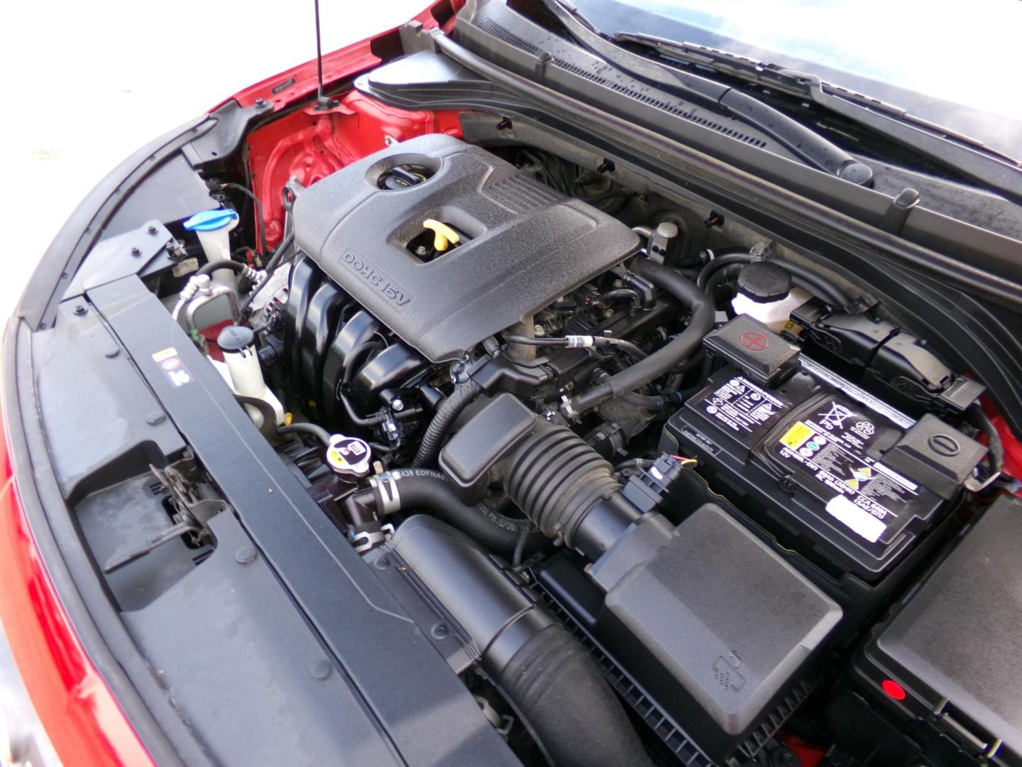 2020 Calypso Red Metallic /Black Hyundai Elantra Limited (5NPD84LF2LH) with an 1.8L L4 DOHC 16V engine, 6A transmission, located at 401 First NE, Bearden, AR, 71720, (870) 687-3414, 33.726528, -92.611519 - Photo#5