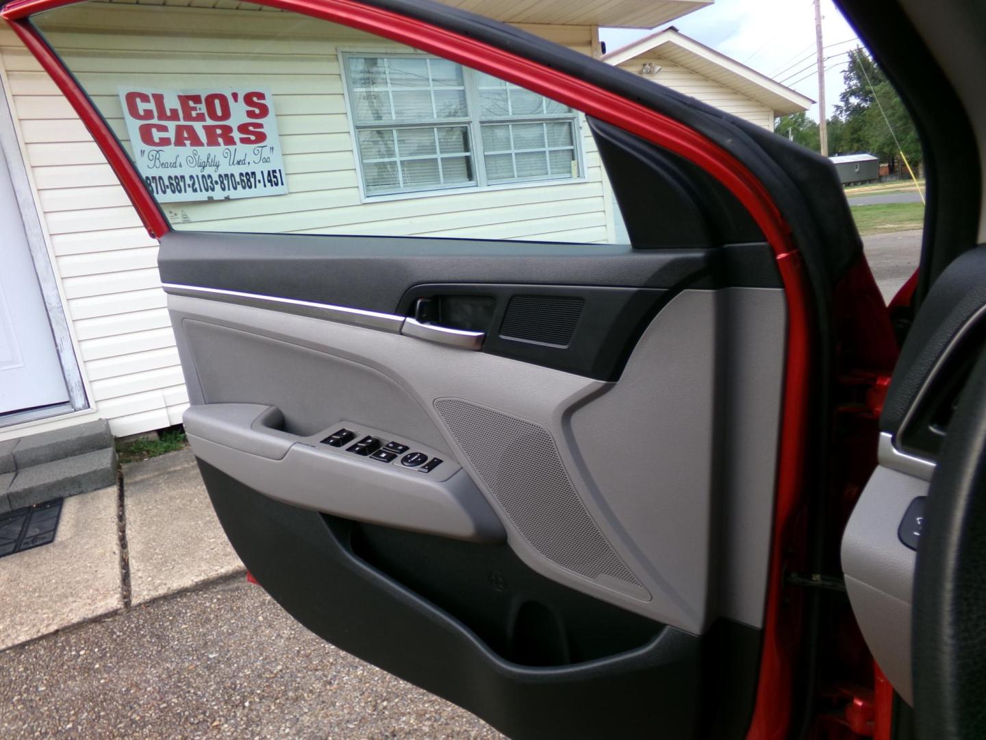 2020 Calypso Red Metallic /Black Hyundai Elantra Limited (5NPD84LF2LH) with an 1.8L L4 DOHC 16V engine, 6A transmission, located at 401 First NE, Bearden, AR, 71720, (870) 687-3414, 33.726528, -92.611519 - Photo#6