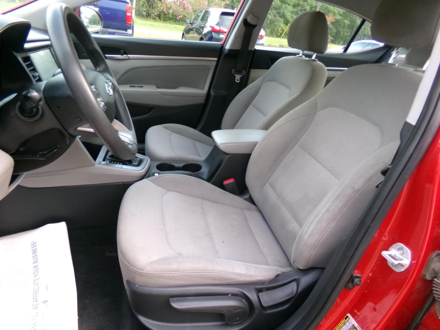 2020 Calypso Red Metallic /Black Hyundai Elantra Limited (5NPD84LF2LH) with an 1.8L L4 DOHC 16V engine, 6A transmission, located at 401 First NE, Bearden, AR, 71720, (870) 687-3414, 33.726528, -92.611519 - Photo#7