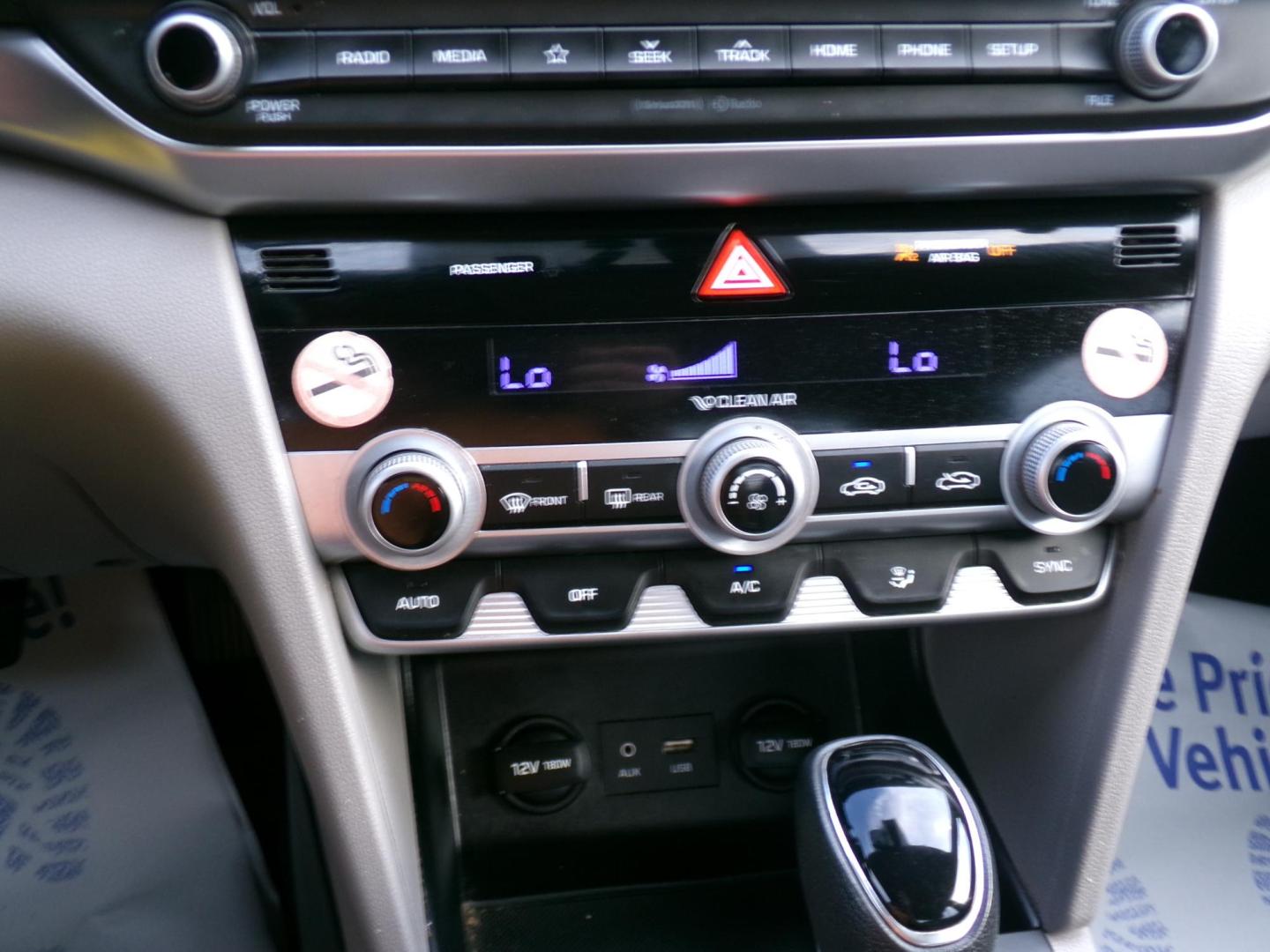 2020 Calypso Red Metallic /Black Hyundai Elantra Limited (5NPD84LF2LH) with an 1.8L L4 DOHC 16V engine, 6A transmission, located at 401 First NE, Bearden, AR, 71720, (870) 687-3414, 33.726528, -92.611519 - Photo#11