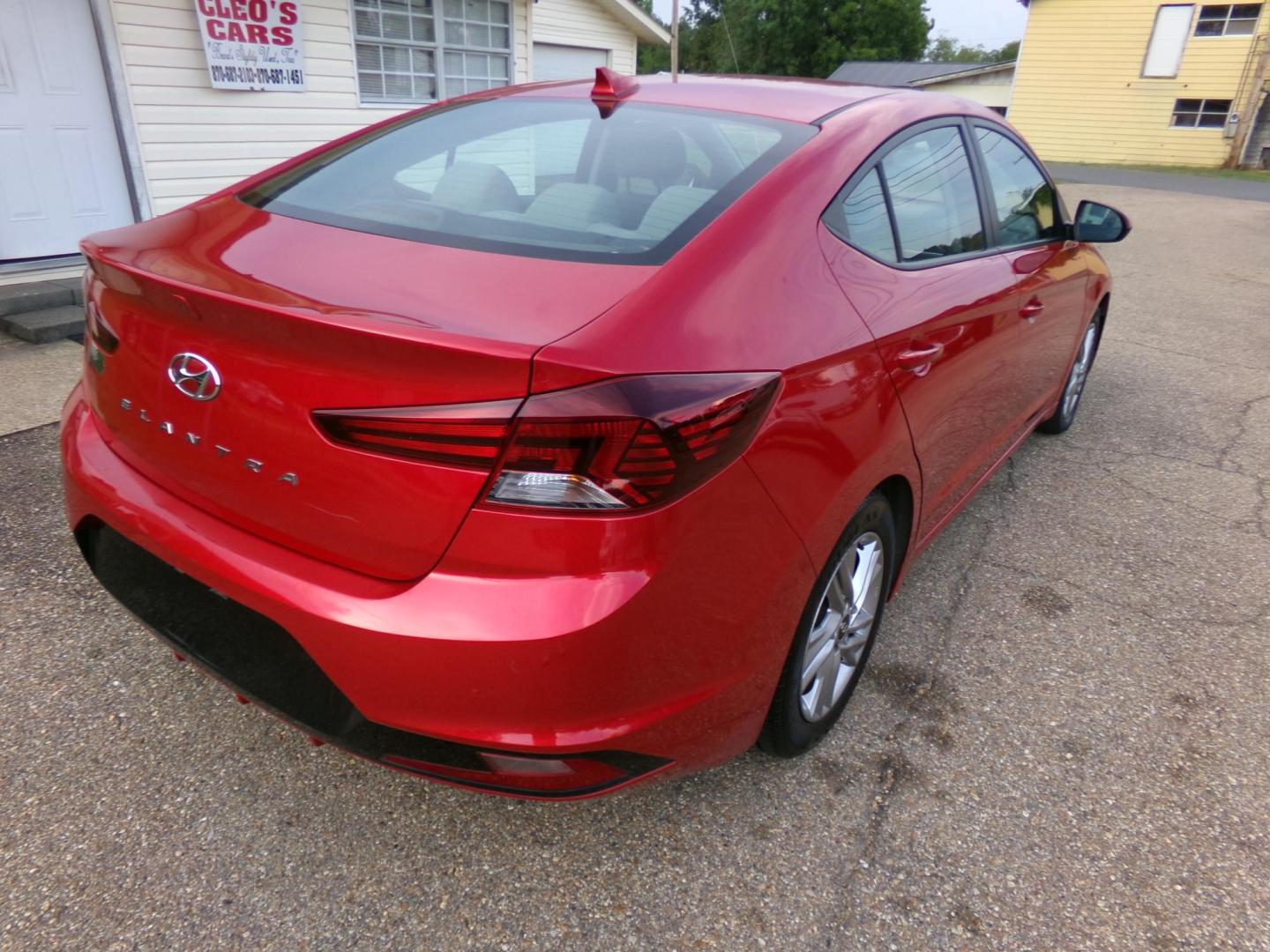2020 Calypso Red Metallic /Black Hyundai Elantra Limited (5NPD84LF2LH) with an 1.8L L4 DOHC 16V engine, 6A transmission, located at 401 First NE, Bearden, AR, 71720, (870) 687-3414, 33.726528, -92.611519 - Photo#20