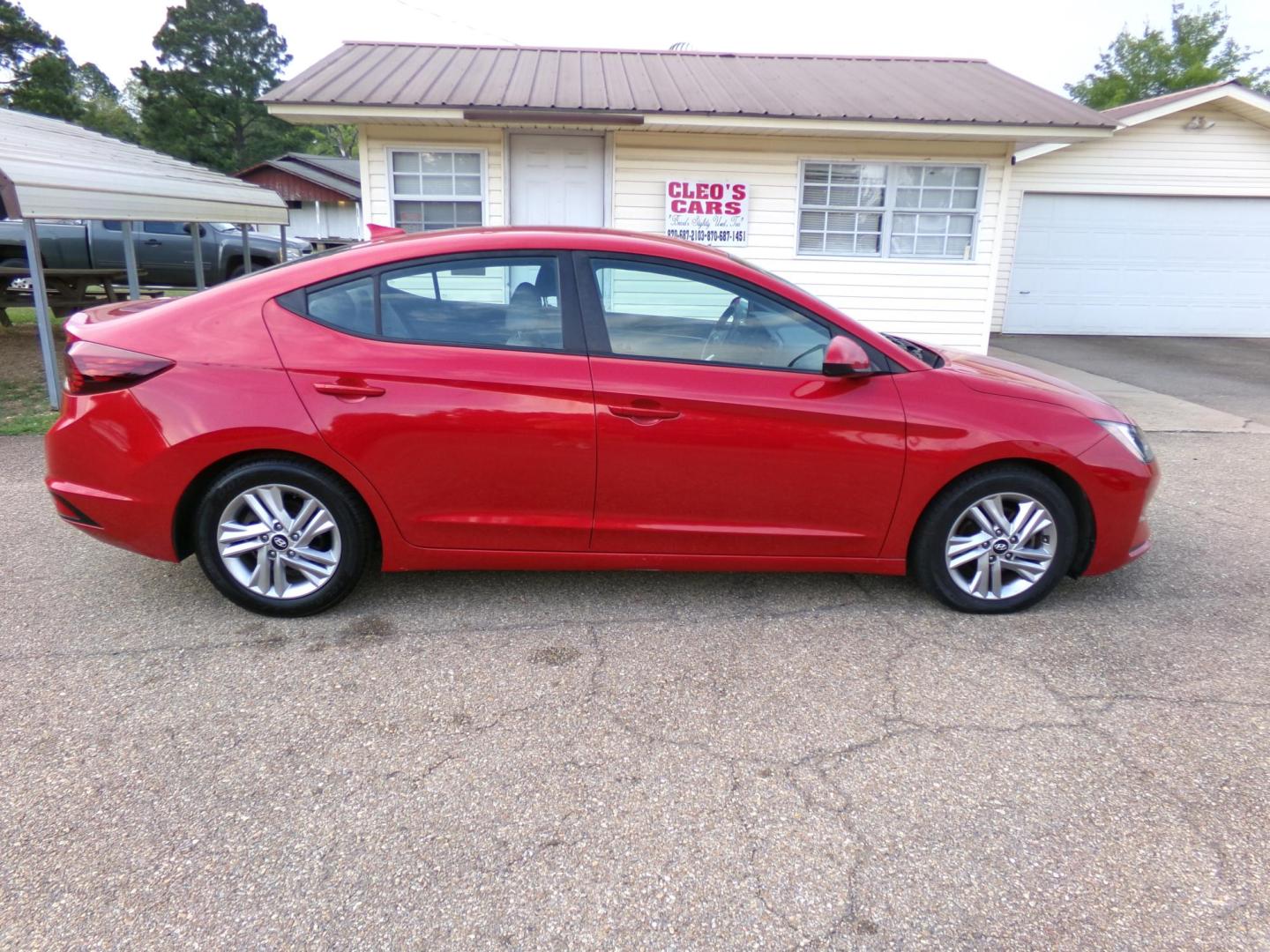 2020 Calypso Red Metallic /Black Hyundai Elantra Limited (5NPD84LF2LH) with an 1.8L L4 DOHC 16V engine, 6A transmission, located at 401 First NE, Bearden, AR, 71720, (870) 687-3414, 33.726528, -92.611519 - Photo#21