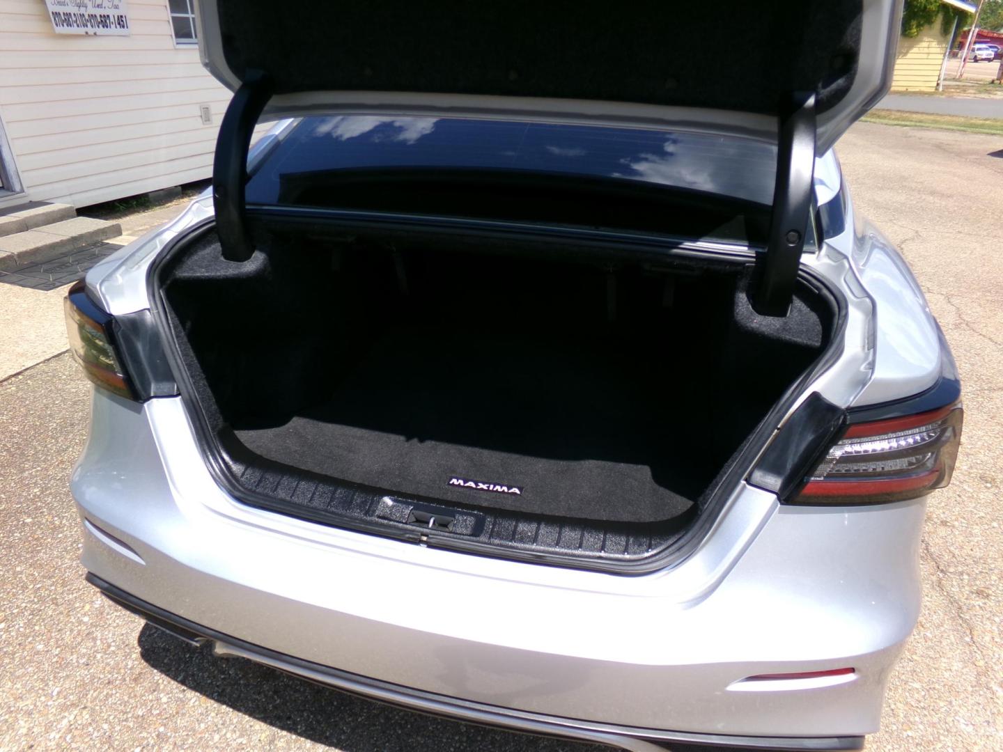 2019 Platinum Metallic /Black Nissan Maxima 3.5 SL (1N4AA6AV9KC) with an 3.5L V6 DOHC 24V engine, CVT transmission, located at 401 First NE, Bearden, AR, 71720, (870) 687-3414, 33.726528, -92.611519 - Photo#3