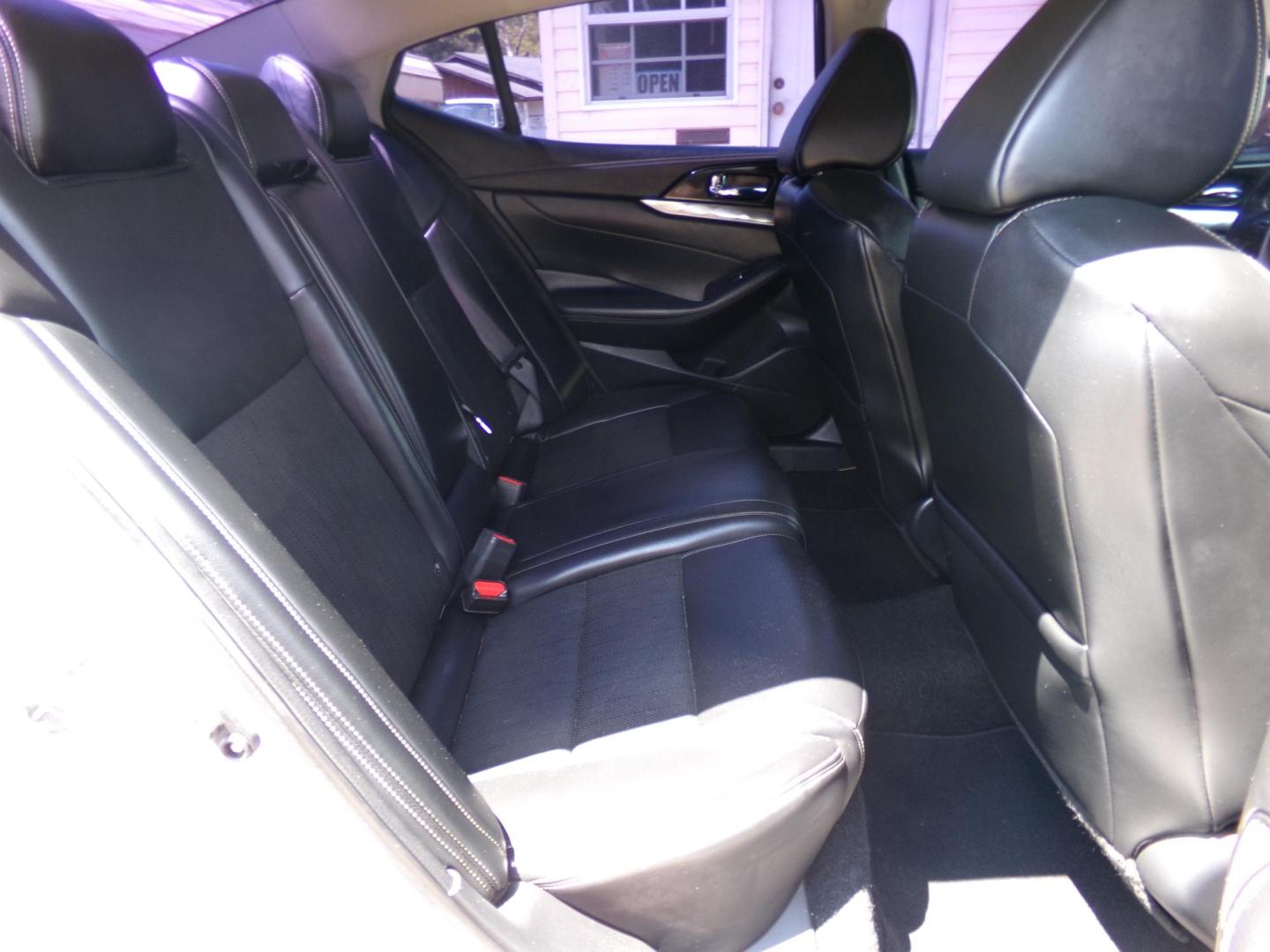 2019 Platinum Metallic /Black Nissan Maxima 3.5 SL (1N4AA6AV9KC) with an 3.5L V6 DOHC 24V engine, CVT transmission, located at 401 First NE, Bearden, AR, 71720, (870) 687-3414, 33.726528, -92.611519 - Photo#19