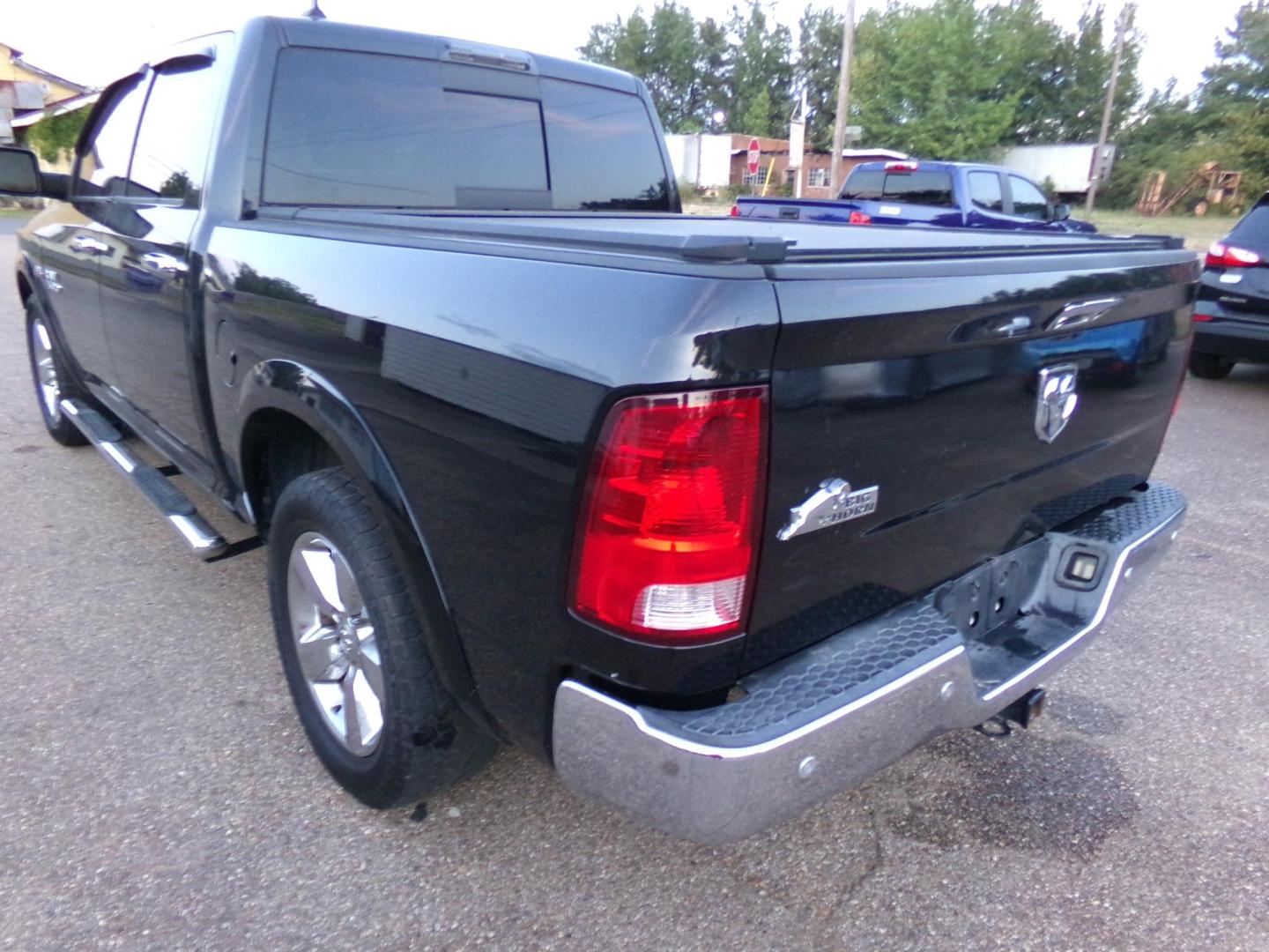 2015 Black /Black RAM 1500 SLT Crew Cab SWB 2WD (1C6RR6LT0FS) with an 5.7L V8 OHV 16V engine, 6-Speed Automatic transmission, located at 401 First NE, Bearden, AR, 71720, (870) 687-3414, 33.726528, -92.611519 - Photo#2