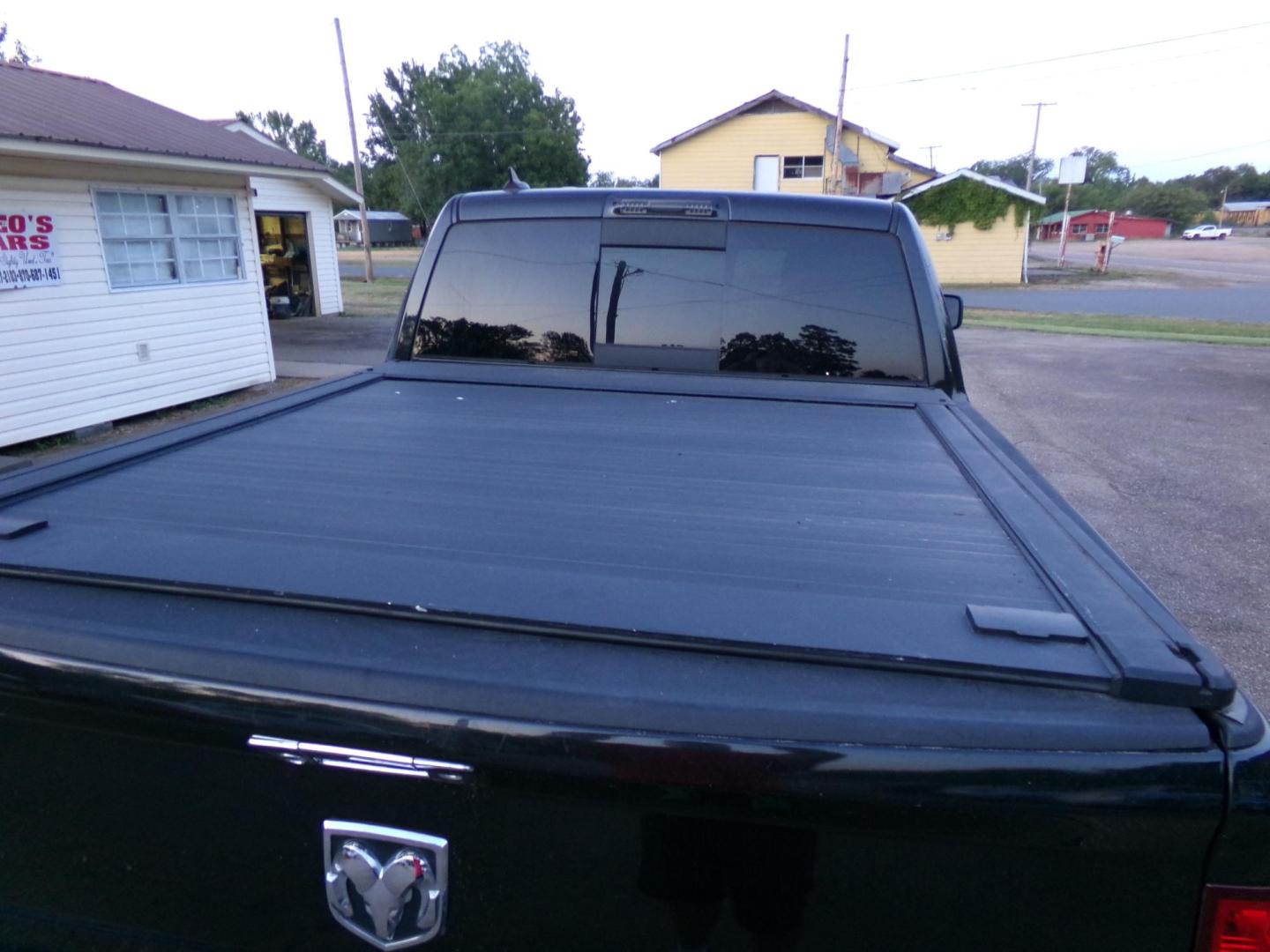 2015 Black /Black RAM 1500 SLT Crew Cab SWB 2WD (1C6RR6LT0FS) with an 5.7L V8 OHV 16V engine, 6-Speed Automatic transmission, located at 401 First NE, Bearden, AR, 71720, (870) 687-3414, 33.726528, -92.611519 - Photo#4
