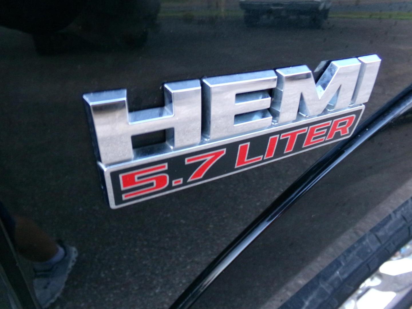 2015 Black /Black RAM 1500 SLT Crew Cab SWB 2WD (1C6RR6LT0FS) with an 5.7L V8 OHV 16V engine, 6-Speed Automatic transmission, located at 401 First NE, Bearden, AR, 71720, (870) 687-3414, 33.726528, -92.611519 - Photo#7