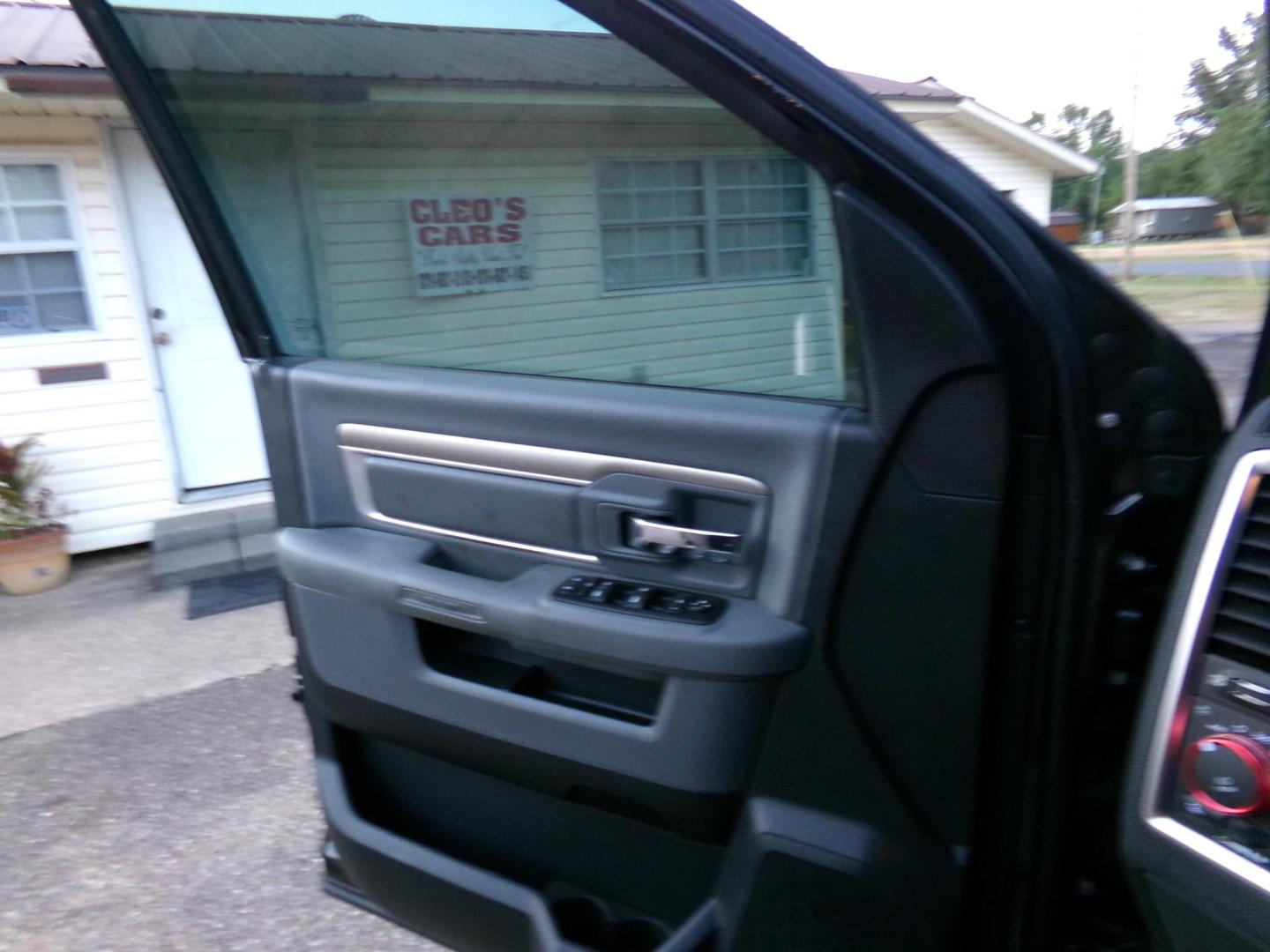 2015 Black /Black RAM 1500 SLT Crew Cab SWB 2WD (1C6RR6LT0FS) with an 5.7L V8 OHV 16V engine, 6-Speed Automatic transmission, located at 401 First NE, Bearden, AR, 71720, (870) 687-3414, 33.726528, -92.611519 - Photo#9
