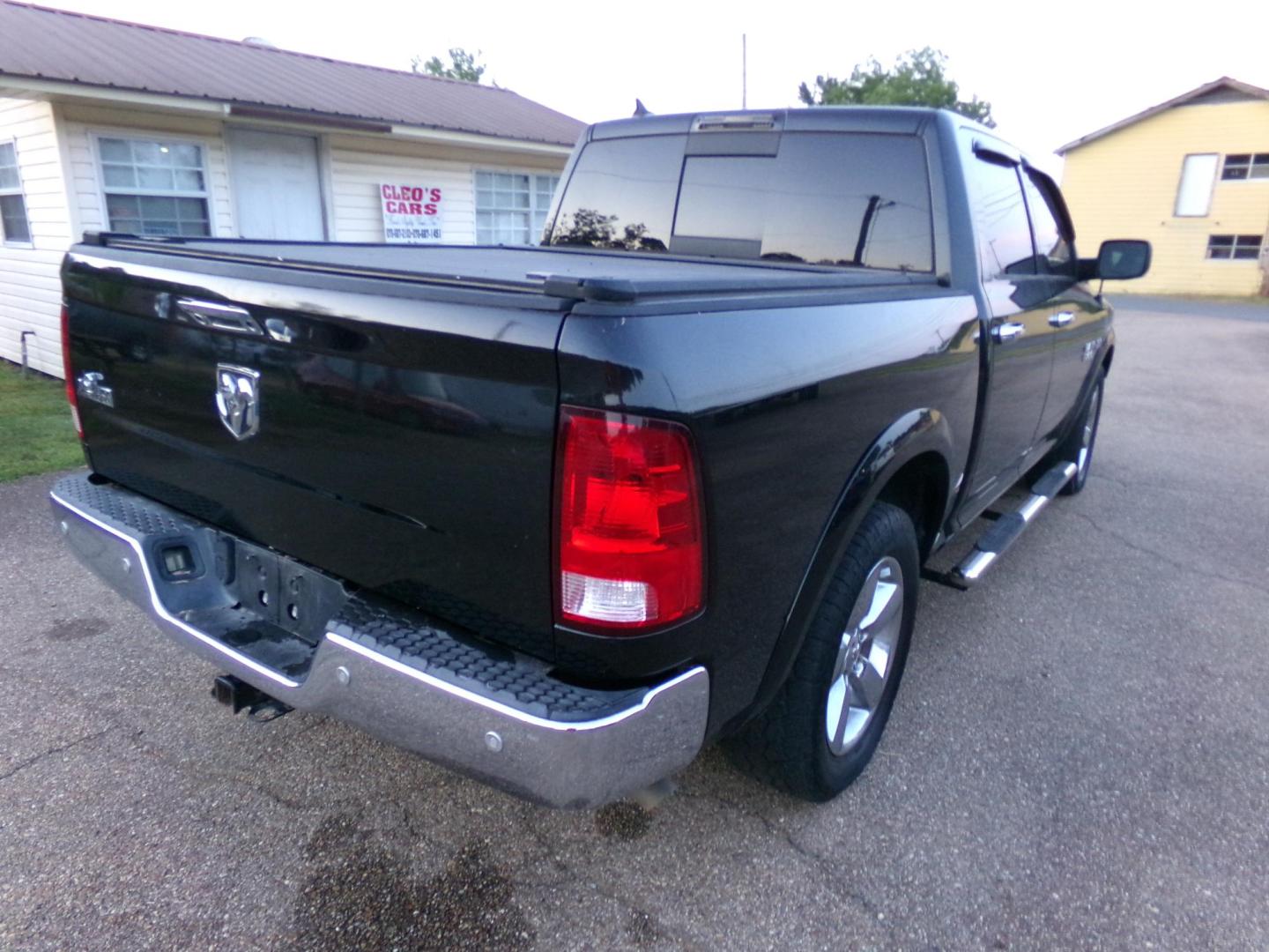 2015 Black /Black RAM 1500 SLT Crew Cab SWB 2WD (1C6RR6LT0FS) with an 5.7L V8 OHV 16V engine, 6-Speed Automatic transmission, located at 401 First NE, Bearden, AR, 71720, (870) 687-3414, 33.726528, -92.611519 - Photo#25