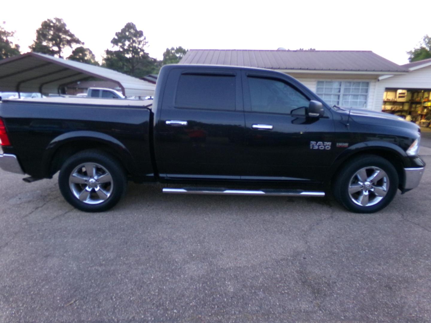2015 Black /Black RAM 1500 SLT Crew Cab SWB 2WD (1C6RR6LT0FS) with an 5.7L V8 OHV 16V engine, 6-Speed Automatic transmission, located at 401 First NE, Bearden, AR, 71720, (870) 687-3414, 33.726528, -92.611519 - Photo#26