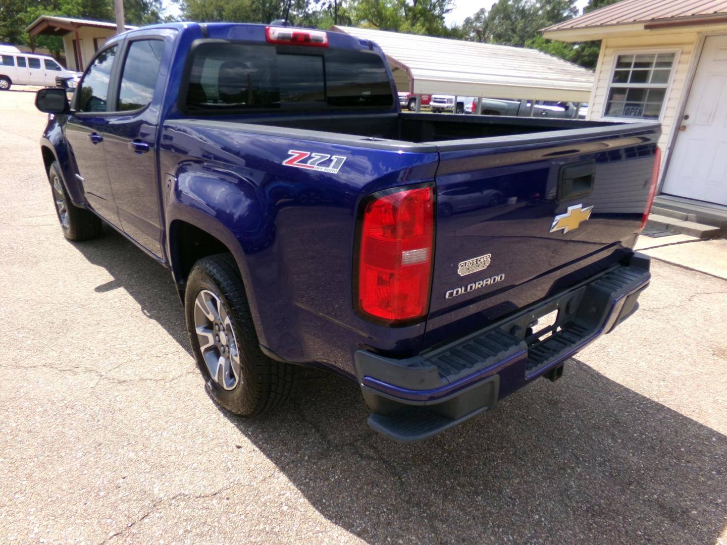 2016 Laser Blue Metallic /Black Chevrolet Colorado Z71 Crew Cab 4WD Long Box (1GCGTDE38G1) with an 3.6L V6 DOHC 24V GAS engine, 6A transmission, located at 401 First NE, Bearden, AR, 71720, (870) 687-3414, 33.726528, -92.611519 - Photo#2