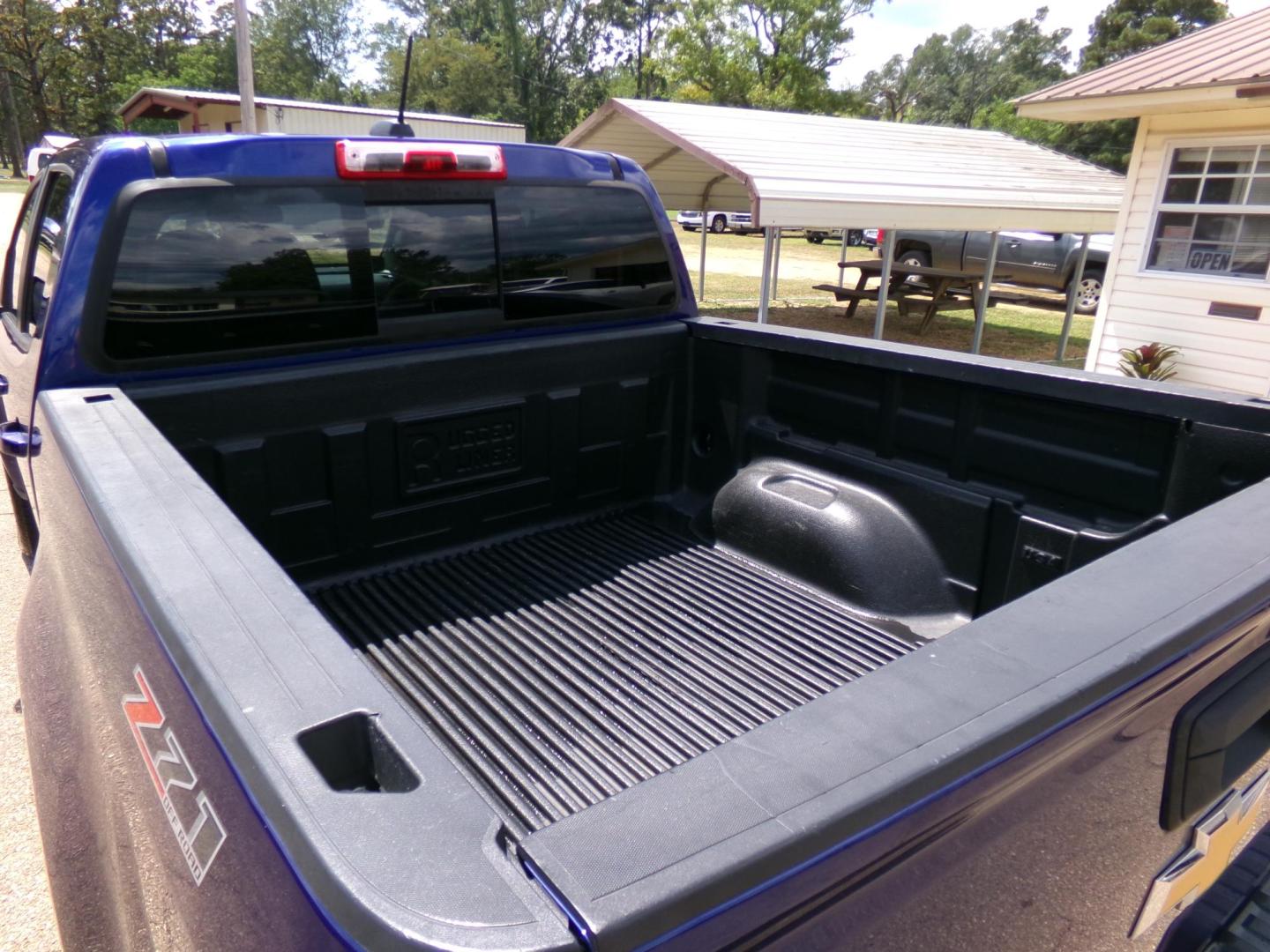 2016 Laser Blue Metallic /Black Chevrolet Colorado Z71 Crew Cab 4WD Long Box (1GCGTDE38G1) with an 3.6L V6 DOHC 24V GAS engine, 6A transmission, located at 401 First NE, Bearden, AR, 71720, (870) 687-3414, 33.726528, -92.611519 - Photo#3