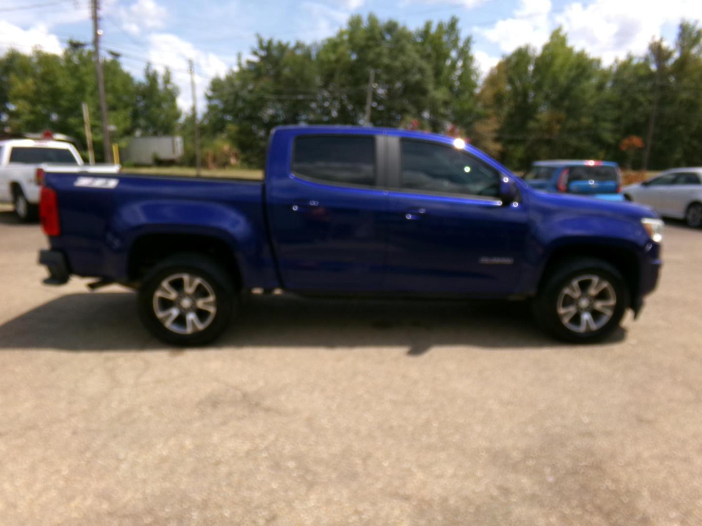 2016 Laser Blue Metallic /Black Chevrolet Colorado Z71 Crew Cab 4WD Long Box (1GCGTDE38G1) with an 3.6L V6 DOHC 24V GAS engine, 6A transmission, located at 401 First NE, Bearden, AR, 71720, (870) 687-3414, 33.726528, -92.611519 - Photo#24