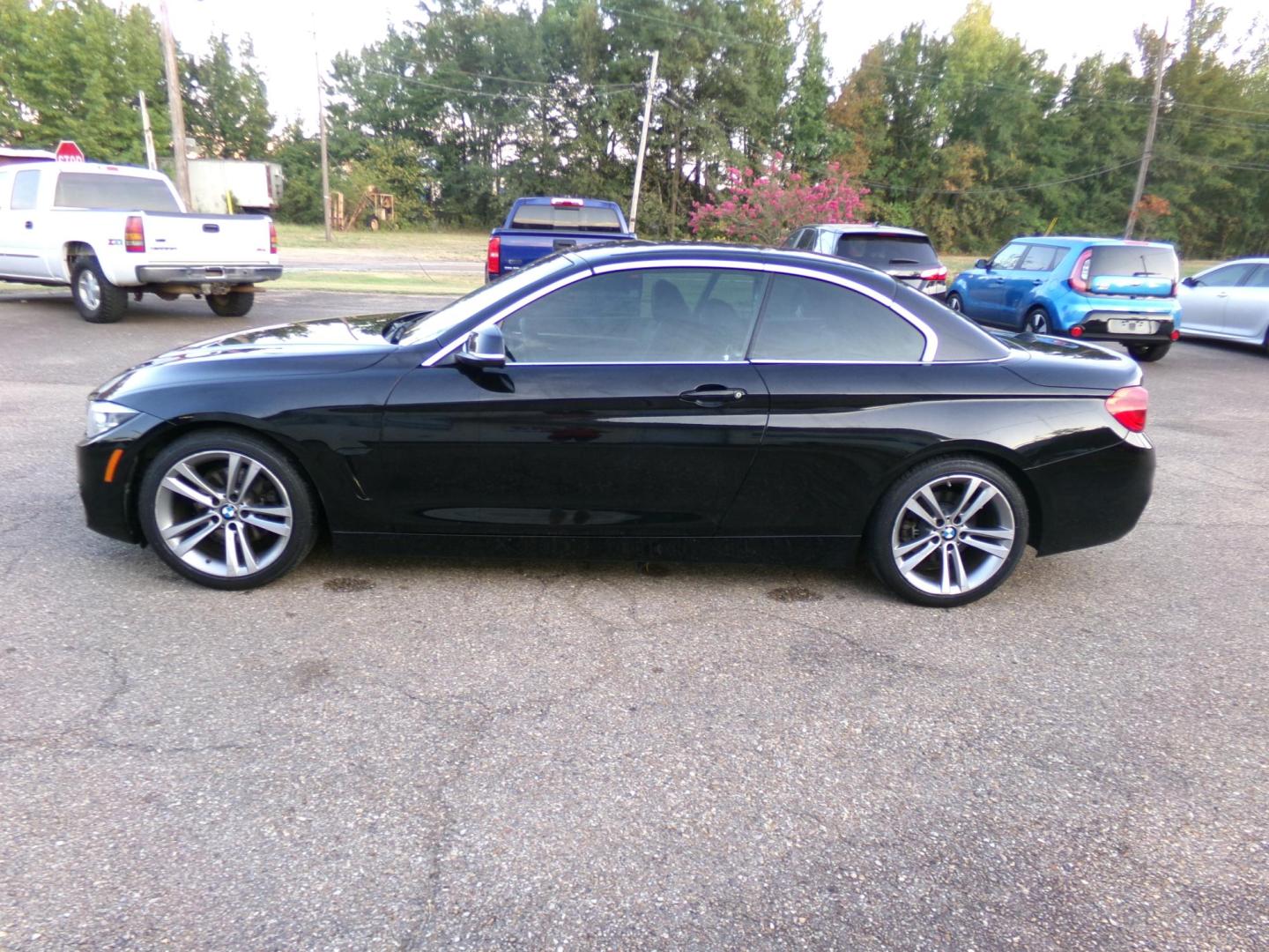 2018 Black /Black BMW 4-Series 430i SULEV Convertible (WBA4Z1C51JE) with an 2.0L L4 DOHC 16V engine, 8A transmission, located at 401 First NE, Bearden, AR, 71720, (870) 687-3414, 33.726528, -92.611519 - Photo#3