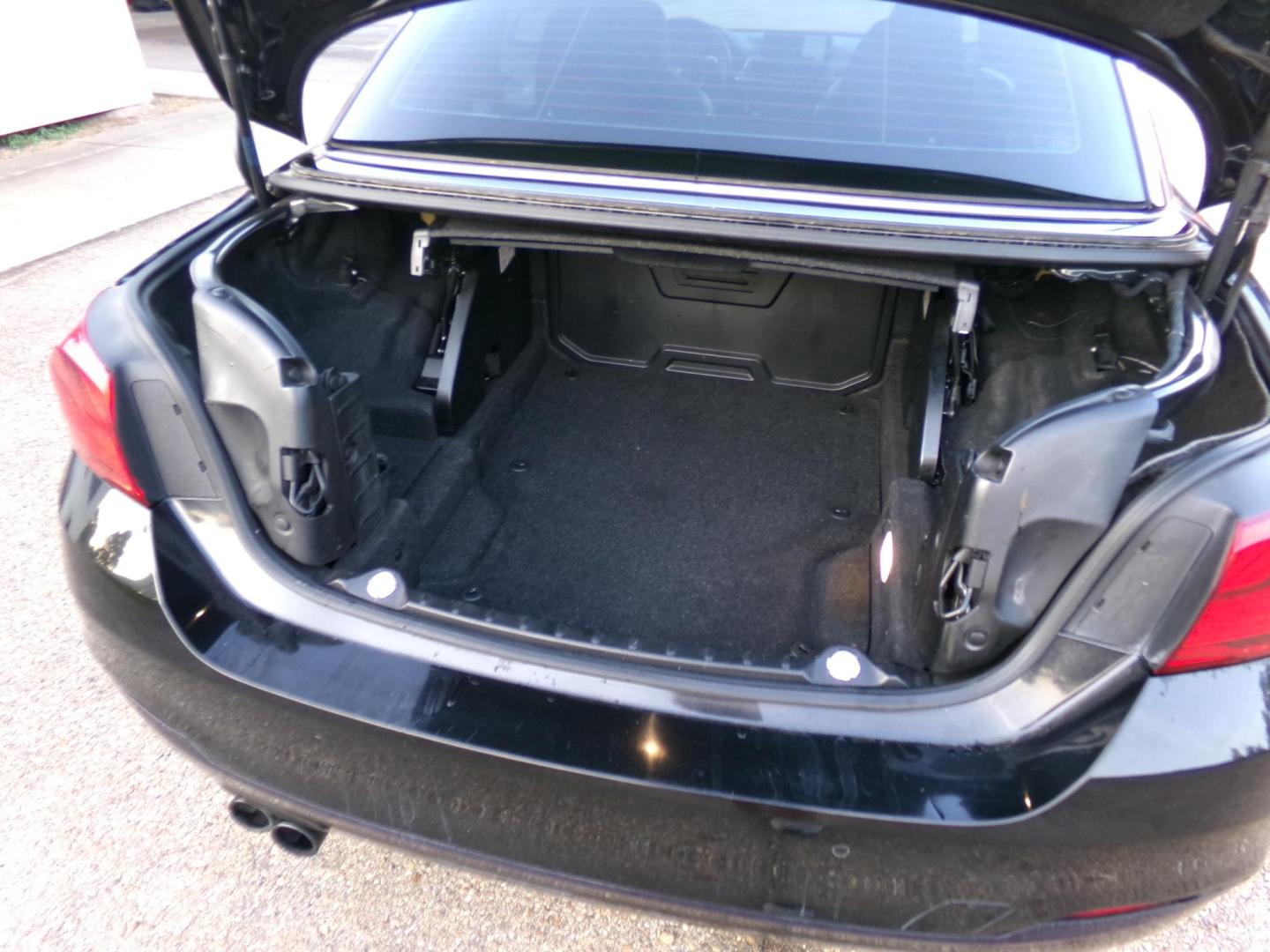 2018 Black /Black BMW 4-Series 430i SULEV Convertible (WBA4Z1C51JE) with an 2.0L L4 DOHC 16V engine, 8A transmission, located at 401 First NE, Bearden, AR, 71720, (870) 687-3414, 33.726528, -92.611519 - Photo#5