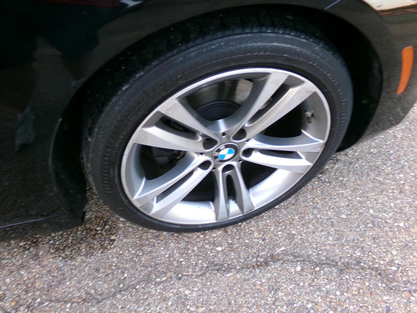 2018 Black /Black BMW 4-Series 430i SULEV Convertible (WBA4Z1C51JE) with an 2.0L L4 DOHC 16V engine, 8A transmission, located at 401 First NE, Bearden, AR, 71720, (870) 687-3414, 33.726528, -92.611519 - Photo#6