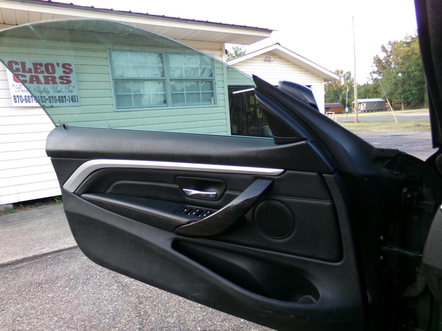 2018 Black /Black BMW 4-Series 430i SULEV Convertible (WBA4Z1C51JE) with an 2.0L L4 DOHC 16V engine, 8A transmission, located at 401 First NE, Bearden, AR, 71720, (870) 687-3414, 33.726528, -92.611519 - Photo#9