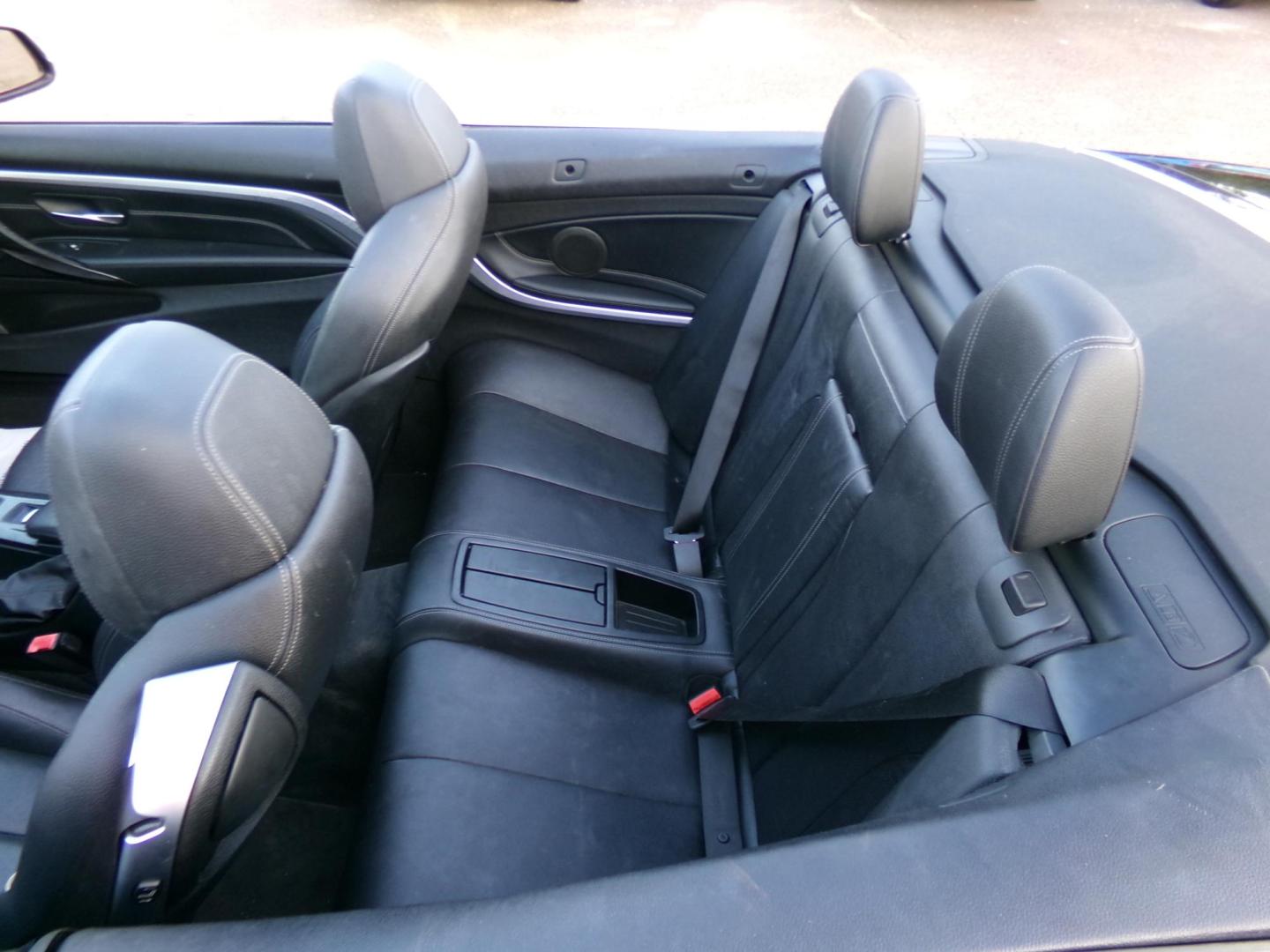 2018 Black /Black BMW 4-Series 430i SULEV Convertible (WBA4Z1C51JE) with an 2.0L L4 DOHC 16V engine, 8A transmission, located at 401 First NE, Bearden, AR, 71720, (870) 687-3414, 33.726528, -92.611519 - Photo#21