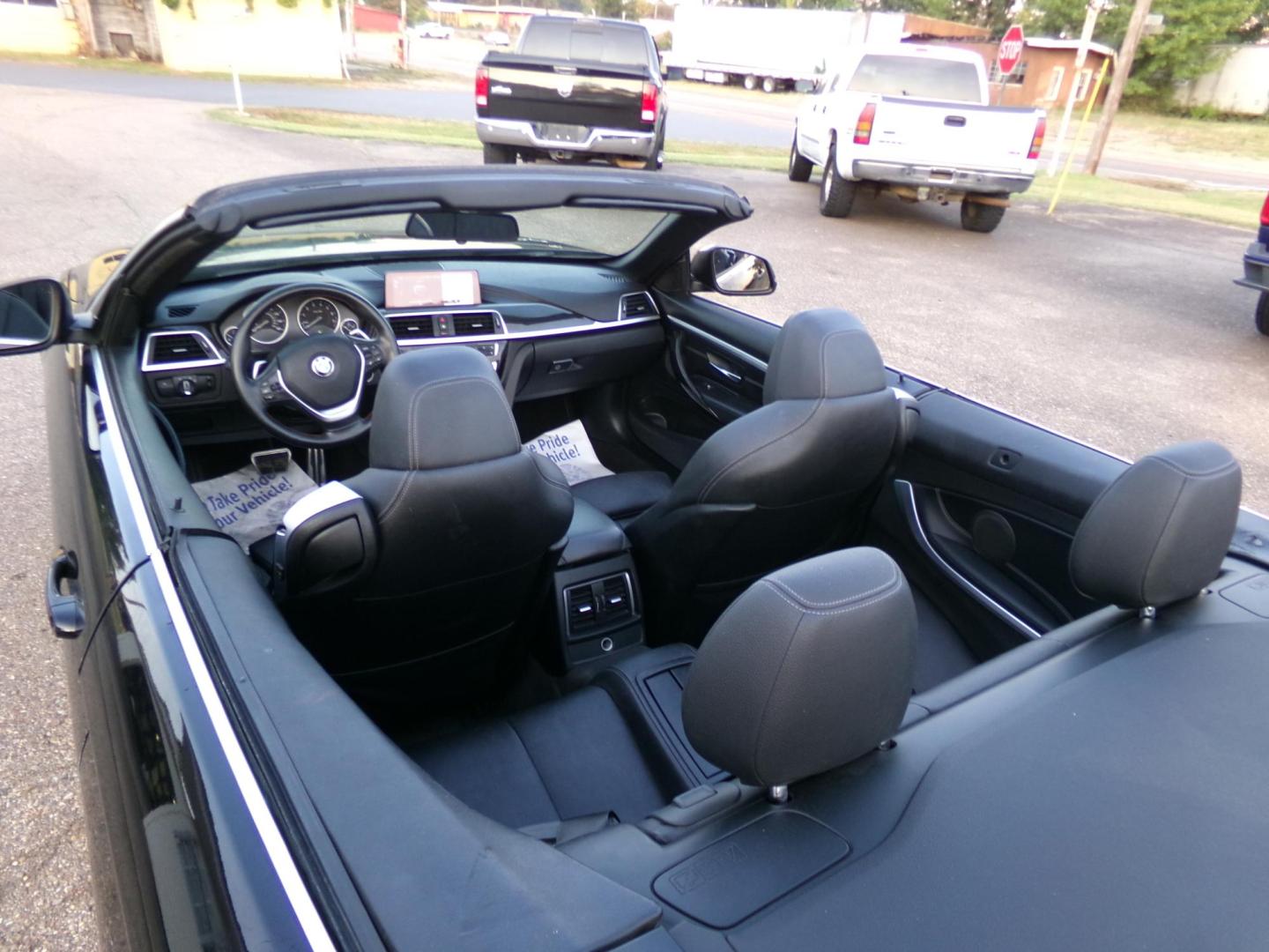 2018 Black /Black BMW 4-Series 430i SULEV Convertible (WBA4Z1C51JE) with an 2.0L L4 DOHC 16V engine, 8A transmission, located at 401 First NE, Bearden, AR, 71720, (870) 687-3414, 33.726528, -92.611519 - Photo#27