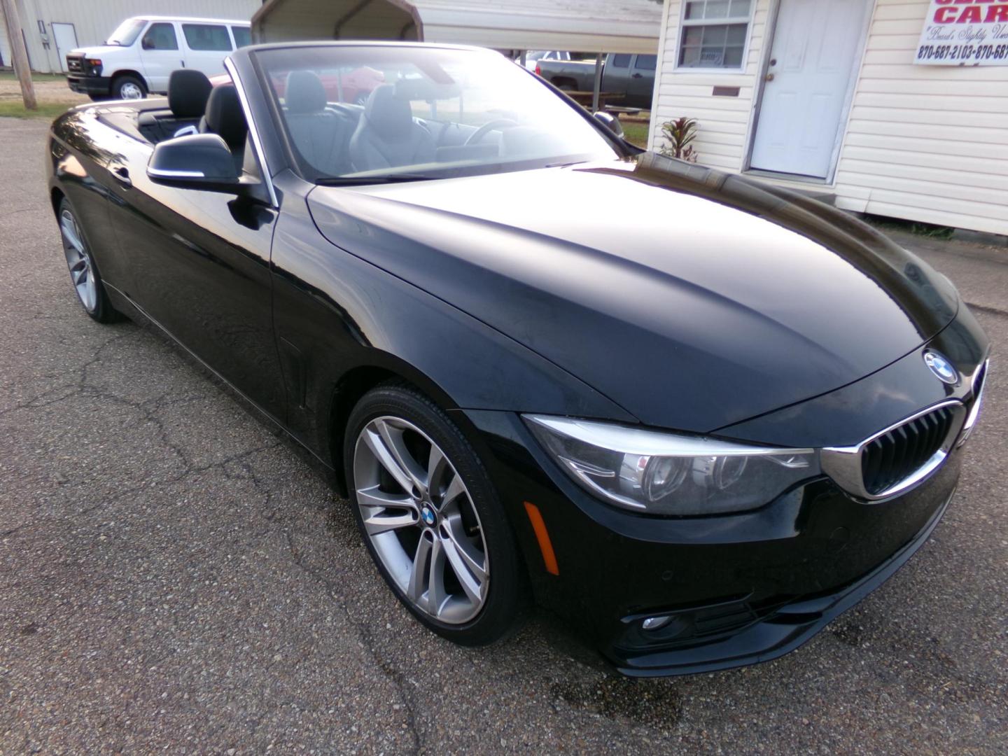 2018 Black /Black BMW 4-Series 430i SULEV Convertible (WBA4Z1C51JE) with an 2.0L L4 DOHC 16V engine, 8A transmission, located at 401 First NE, Bearden, AR, 71720, (870) 687-3414, 33.726528, -92.611519 - Photo#30