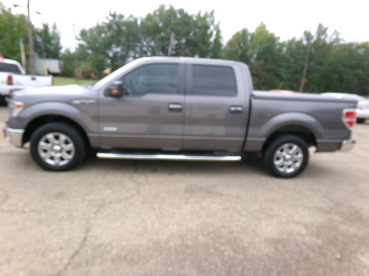 2014 Cinza Berlin Metallic /Gray Ford F-150 XLT SuperCrew 6.5-ft. Bed 2WD (1FTFW1CT0EK) with an 3.5L V6 TURBO engine, 6-Speed Automatic transmission, located at 401 First NE, Bearden, AR, 71720, (870) 687-3414, 33.726528, -92.611519 - Photo#1