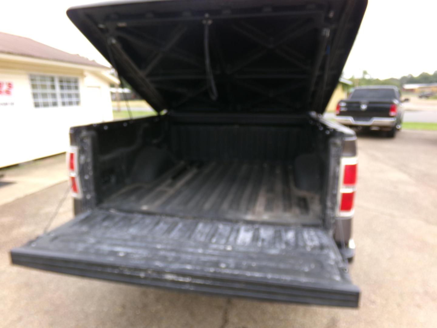 2014 Cinza Berlin Metallic /Gray Ford F-150 XLT SuperCrew 6.5-ft. Bed 2WD (1FTFW1CT0EK) with an 3.5L V6 TURBO engine, 6-Speed Automatic transmission, located at 401 First NE, Bearden, AR, 71720, (870) 687-3414, 33.726528, -92.611519 - Photo#4