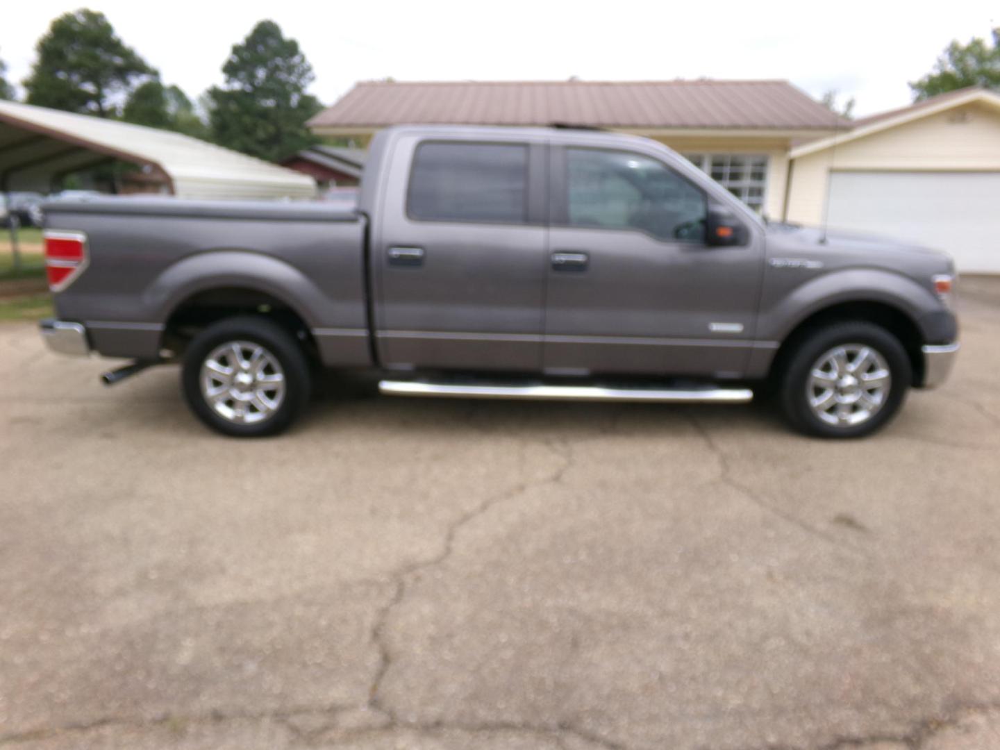 2014 Cinza Berlin Metallic /Gray Ford F-150 XLT SuperCrew 6.5-ft. Bed 2WD (1FTFW1CT0EK) with an 3.5L V6 TURBO engine, 6-Speed Automatic transmission, located at 401 First NE, Bearden, AR, 71720, (870) 687-3414, 33.726528, -92.611519 - Photo#23
