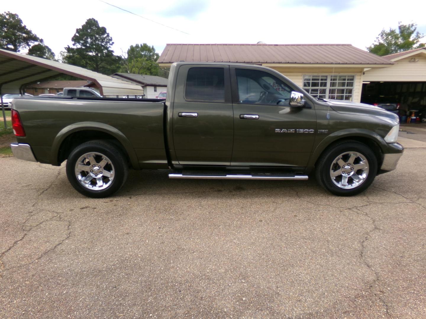 2012 Sarsaparilla Sage Metallic /Tan Dodge Ram 1500 Laramie Quad Cab 2WD (1C6RD6JT1CS) with an 5.7L V8 OHV 16V engine, 6-Speed Automatic transmission, located at 401 First NE, Bearden, AR, 71720, (870) 687-3414, 33.726528, -92.611519 - Photo#25