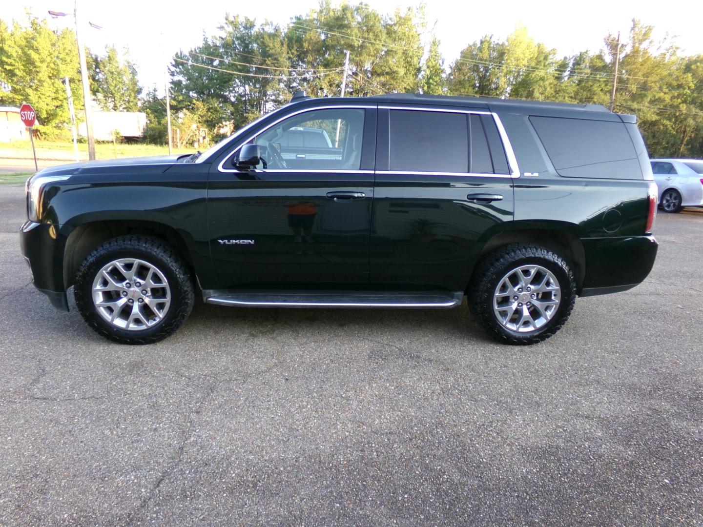 2016 Green With Envy Metallic /Tan GMC Yukon SLE 4WD (1GKS2AKC8GR) with an 5.3L V8 OHV 16V engine, 6A transmission, located at 401 First NE, Bearden, AR, 71720, (870) 687-3414, 33.726528, -92.611519 - Photo#1