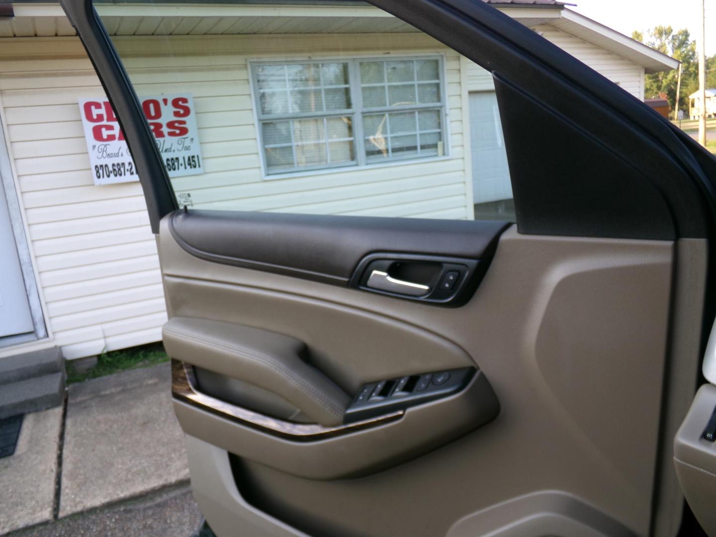 2016 Green With Envy Metallic /Tan GMC Yukon SLE 4WD (1GKS2AKC8GR) with an 5.3L V8 OHV 16V engine, 6A transmission, located at 401 First NE, Bearden, AR, 71720, (870) 687-3414, 33.726528, -92.611519 - Photo#7