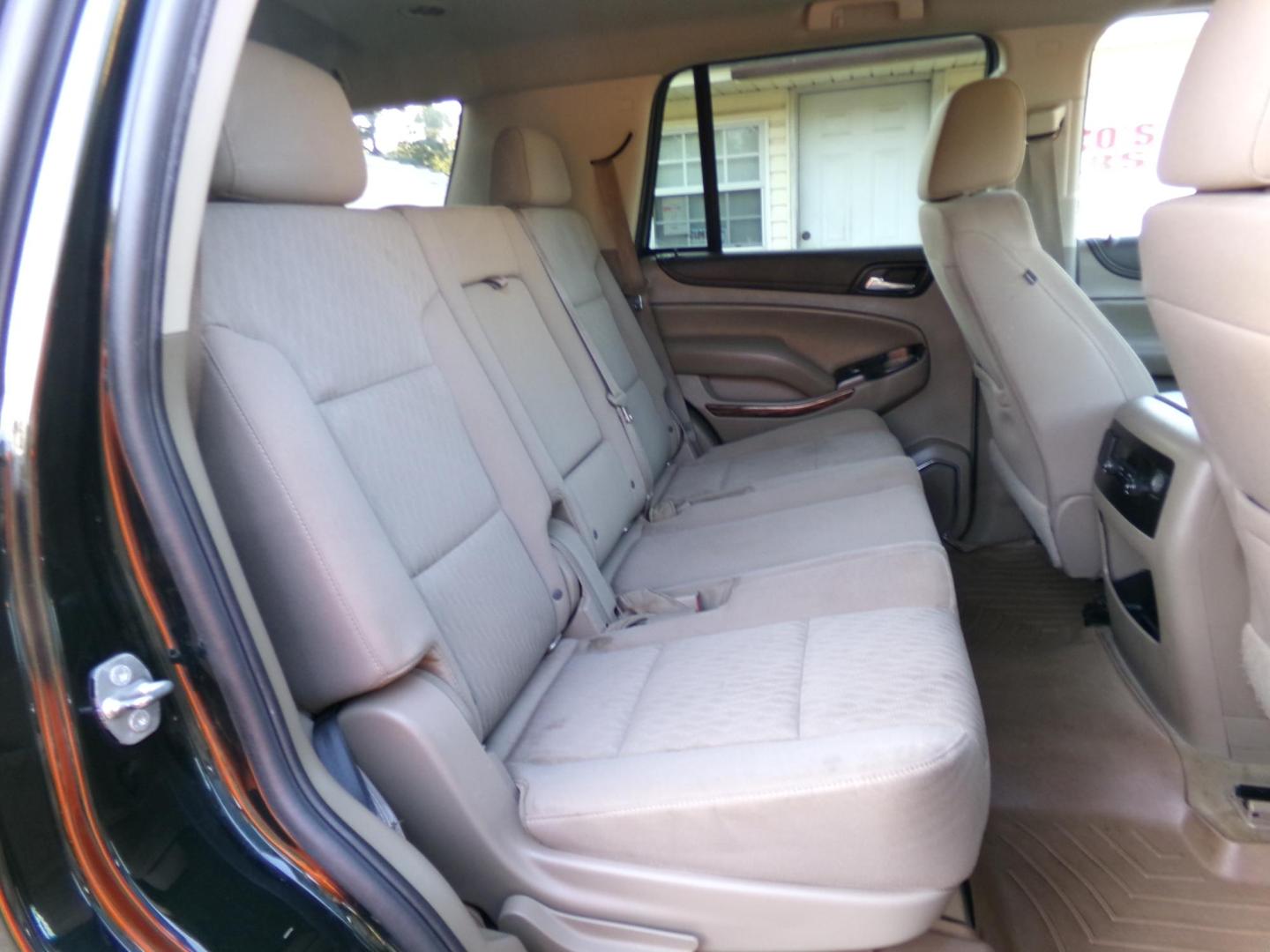 2016 Green With Envy Metallic /Tan GMC Yukon SLE 4WD (1GKS2AKC8GR) with an 5.3L V8 OHV 16V engine, 6A transmission, located at 401 First NE, Bearden, AR, 71720, (870) 687-3414, 33.726528, -92.611519 - Photo#19