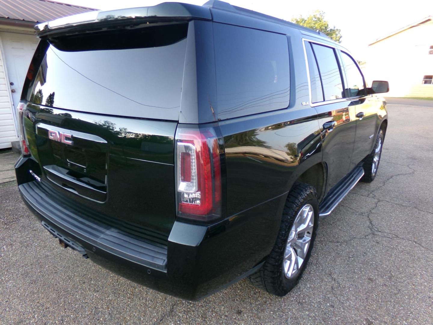 2016 Green With Envy Metallic /Tan GMC Yukon SLE 4WD (1GKS2AKC8GR) with an 5.3L V8 OHV 16V engine, 6A transmission, located at 401 First NE, Bearden, AR, 71720, (870) 687-3414, 33.726528, -92.611519 - Photo#23